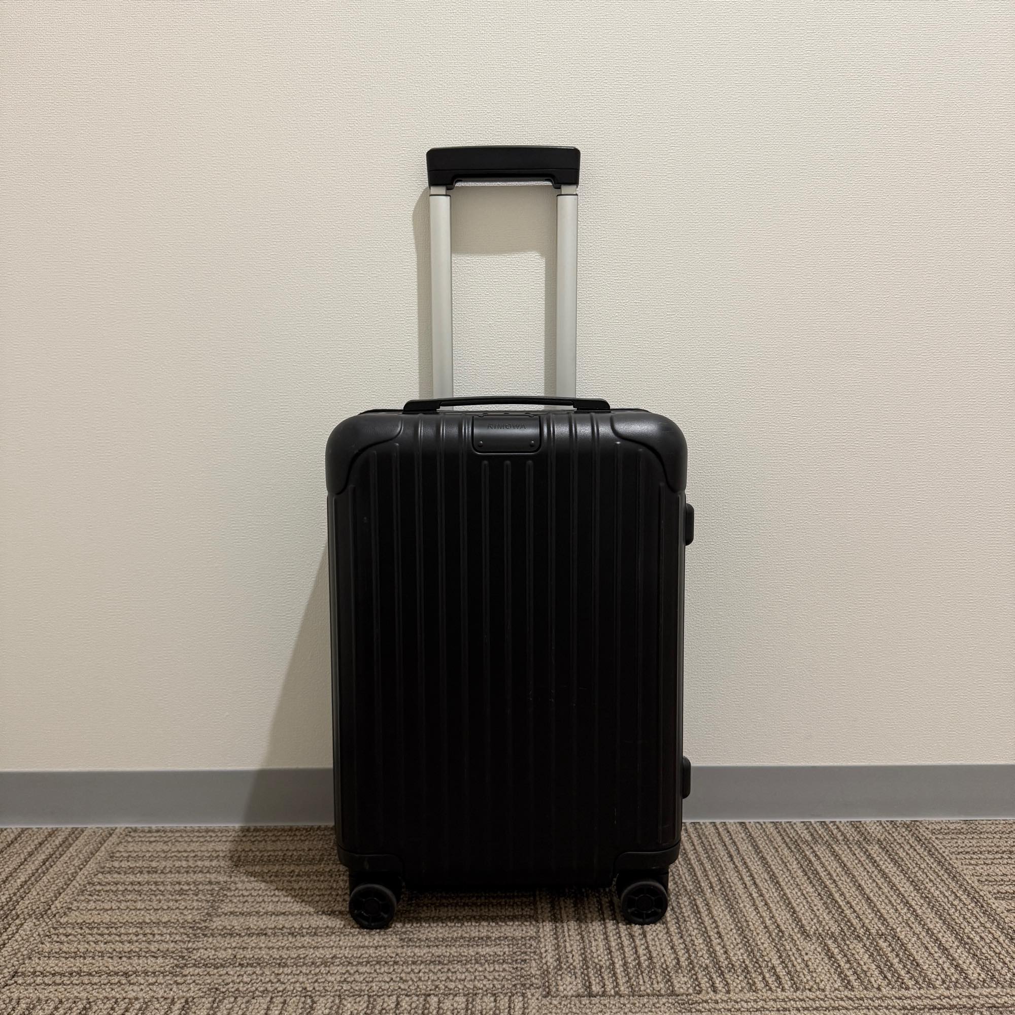 リモワ　エッセンシャル　キャビン　832.53.63.1　中古美品　36L　マットブラック