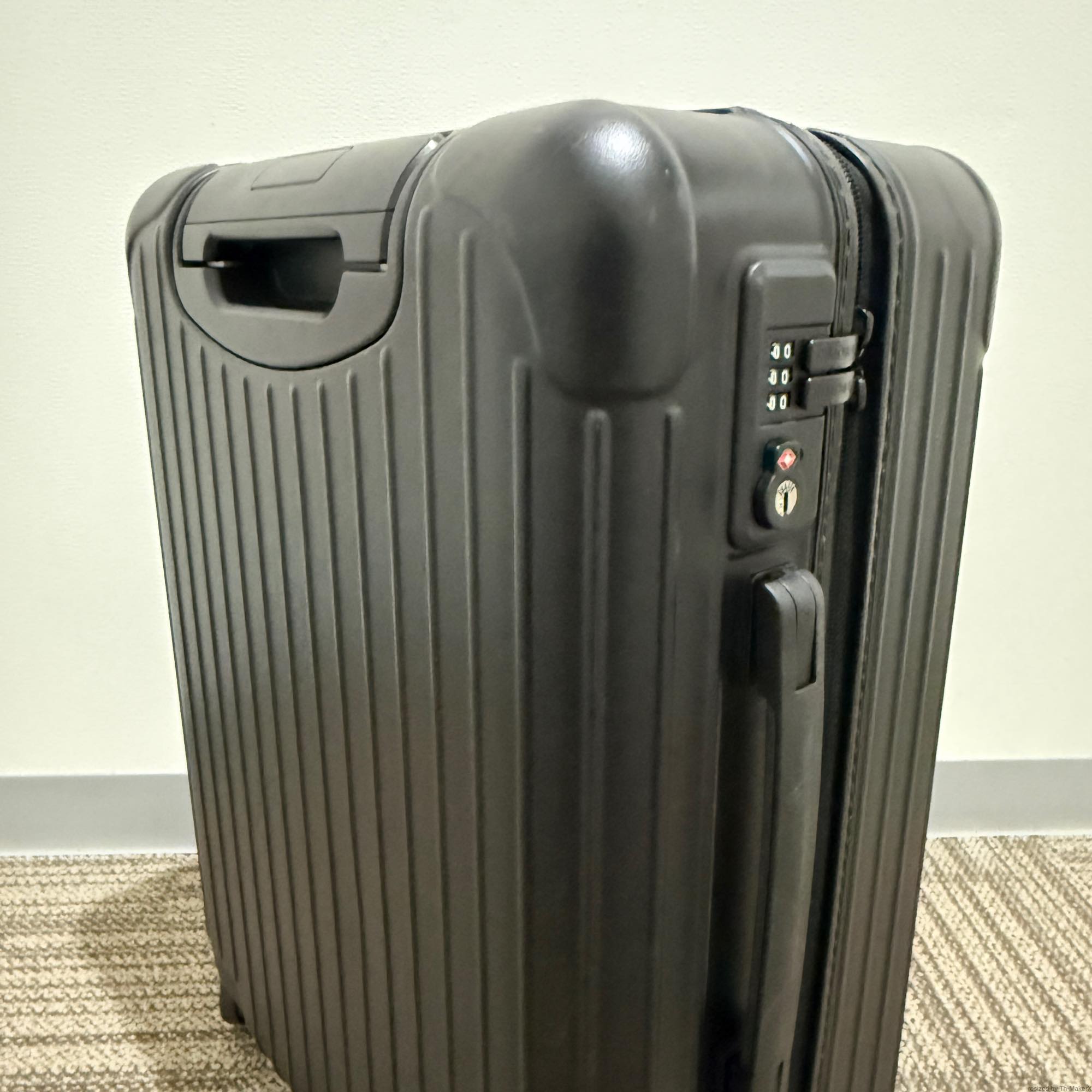 リモワ　エッセンシャル　キャビン　832.53.63.1　中古美品　36L　マットブラック