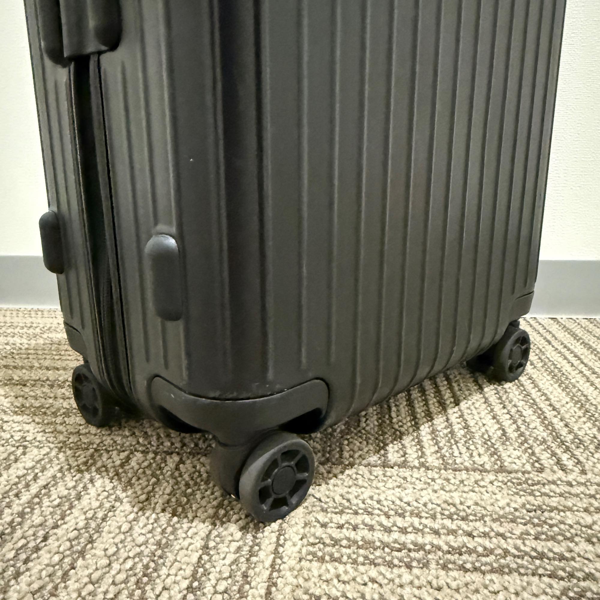 リモワ　エッセンシャル　キャビン　832.53.63.1　中古美品　36L　マットブラック
