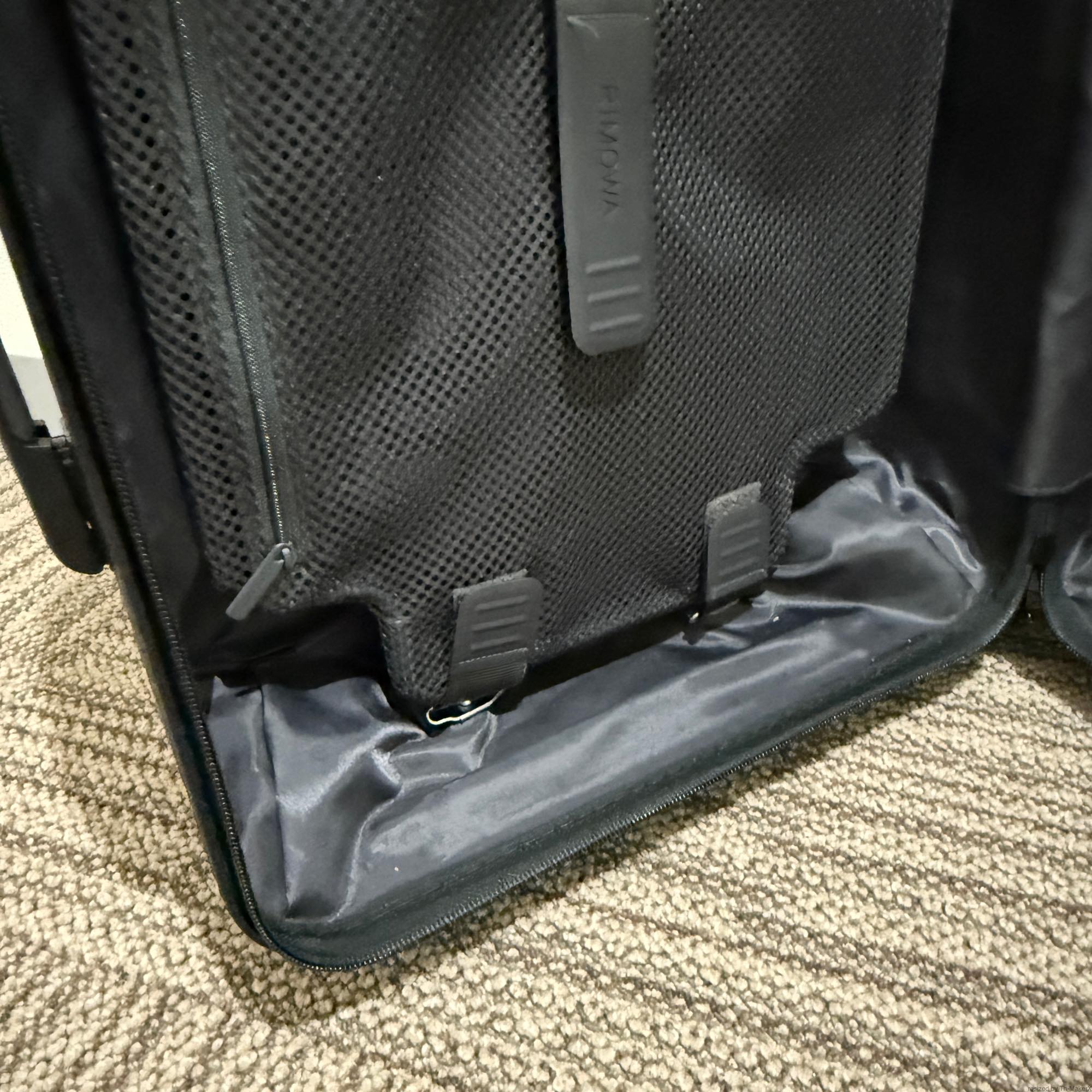 リモワ　エッセンシャル　キャビン　832.53.63.1　中古美品　36L　マットブラック