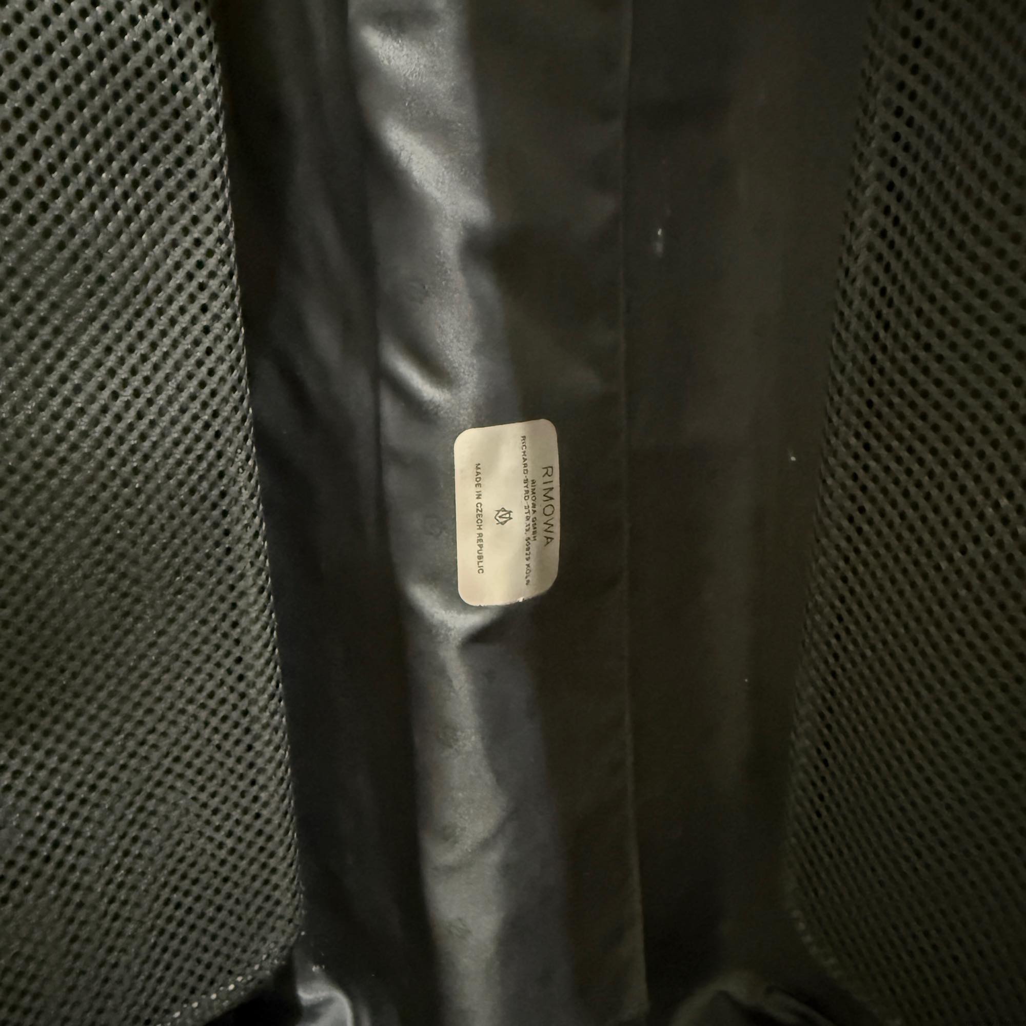 リモワ　エッセンシャル　キャビン　832.53.63.1　中古美品　36L　マットブラック