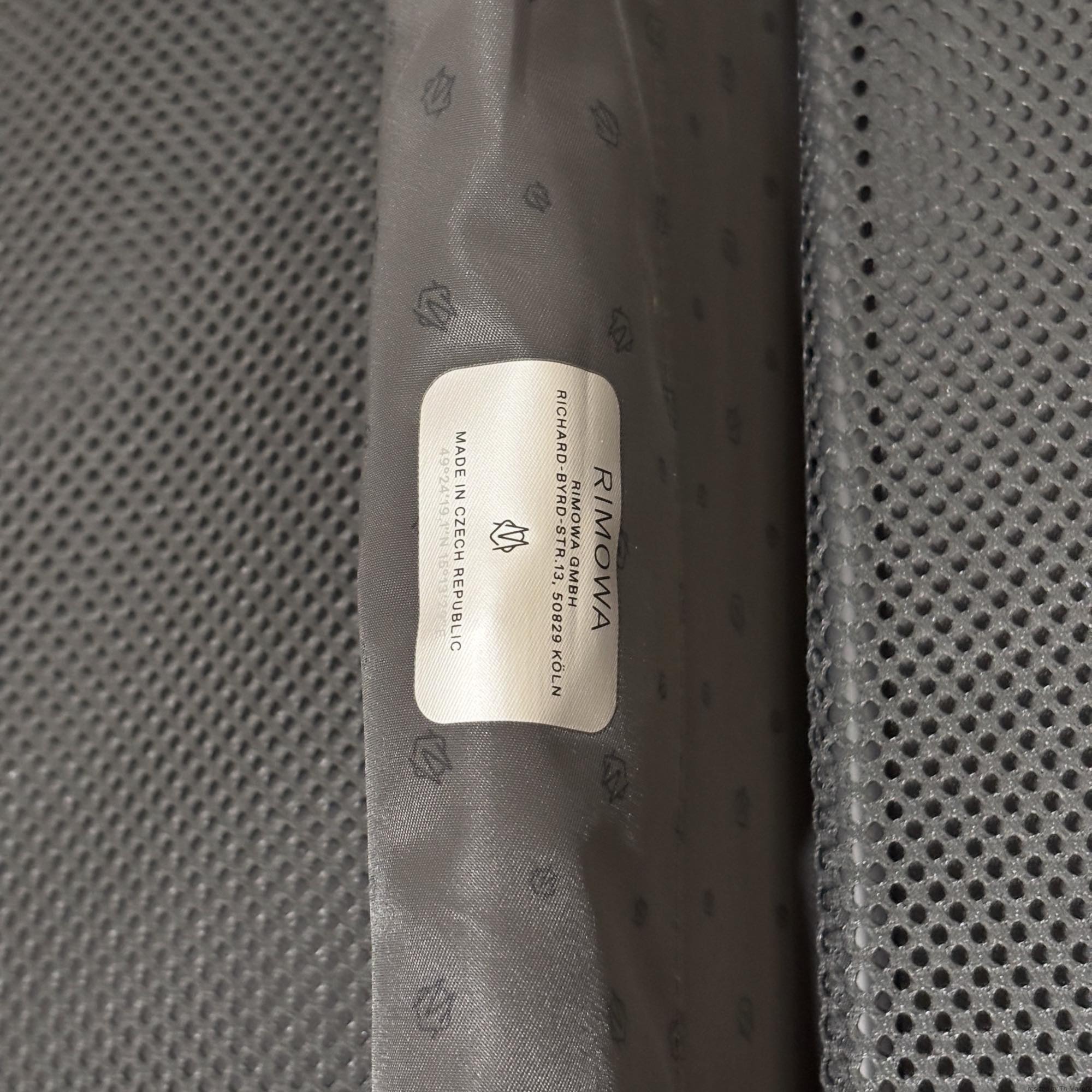 リモワ　エッセンシャル　832.63.66.4　チェックインM　60L　中古美品　ホワイトグロス