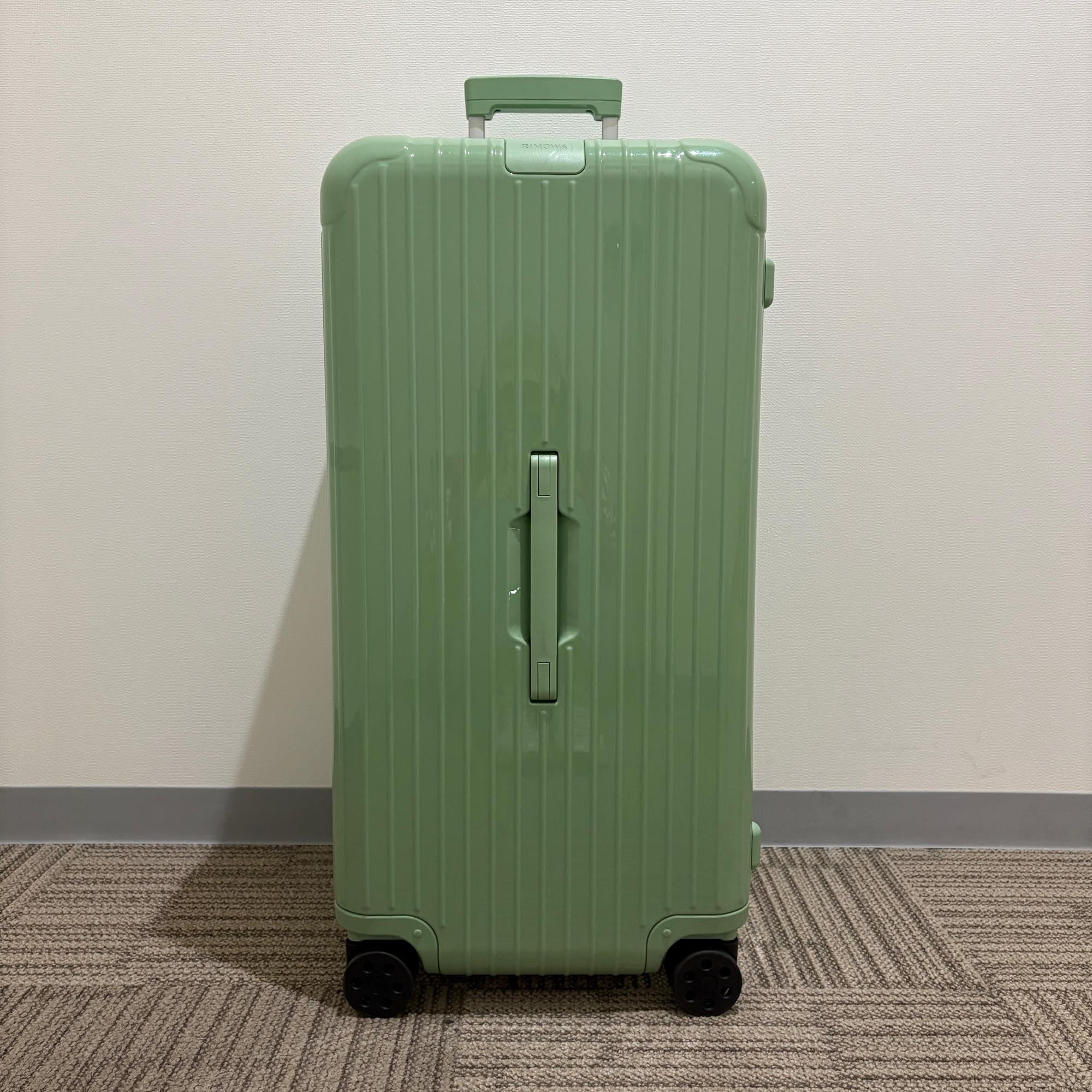 リモワ　エッセンシャル　832.80.94.4　バンブーグリーン　トランクプラス　中古美品　101L