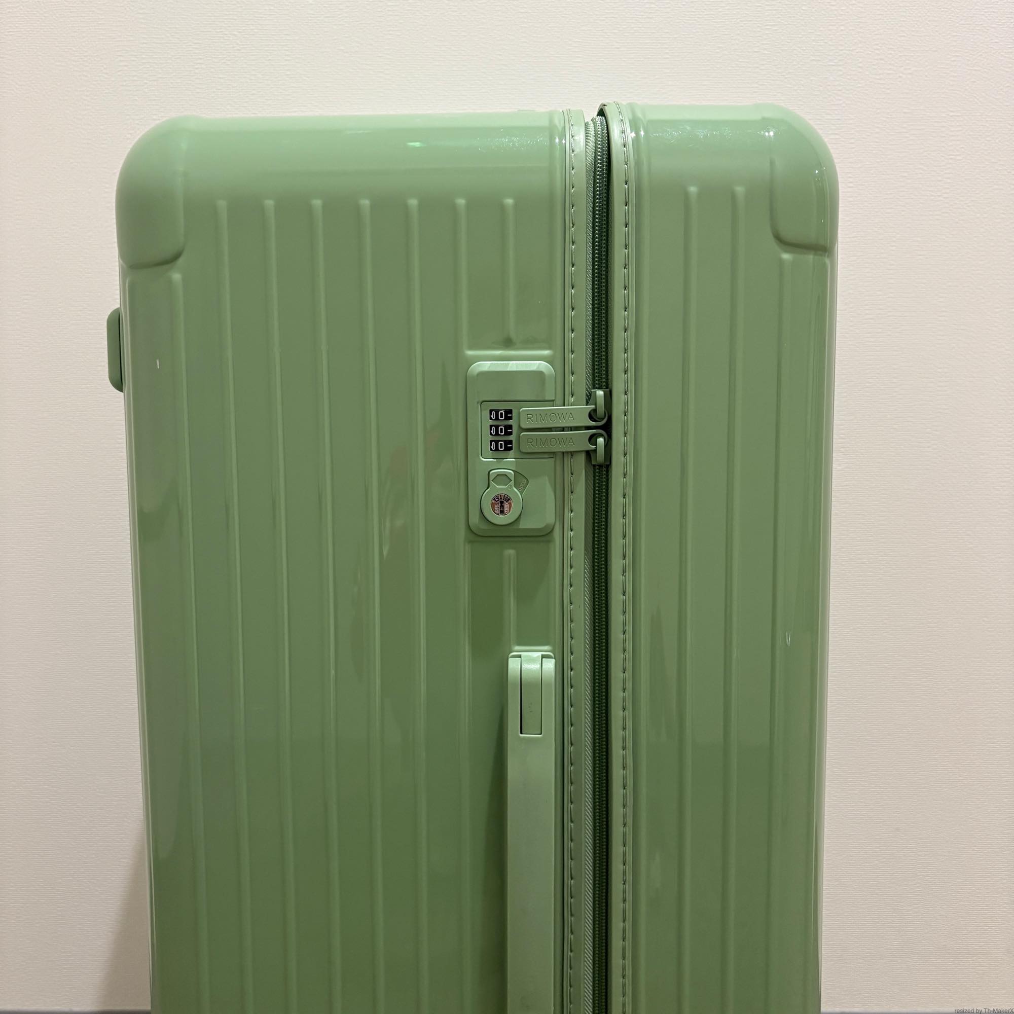 リモワ　エッセンシャル　832.80.94.4　バンブーグリーン　トランクプラス　中古美品　101L