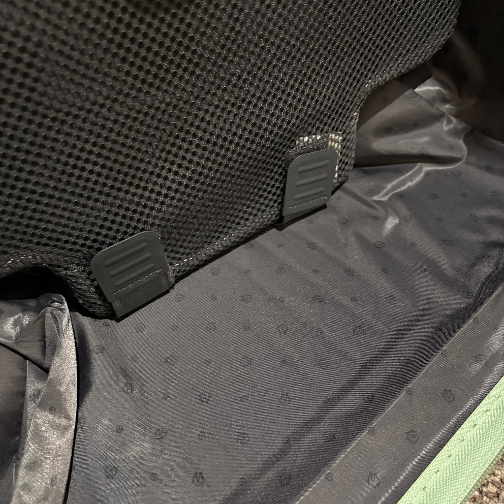 リモワ　エッセンシャル　832.80.94.4　バンブーグリーン　トランクプラス　中古美品　101L