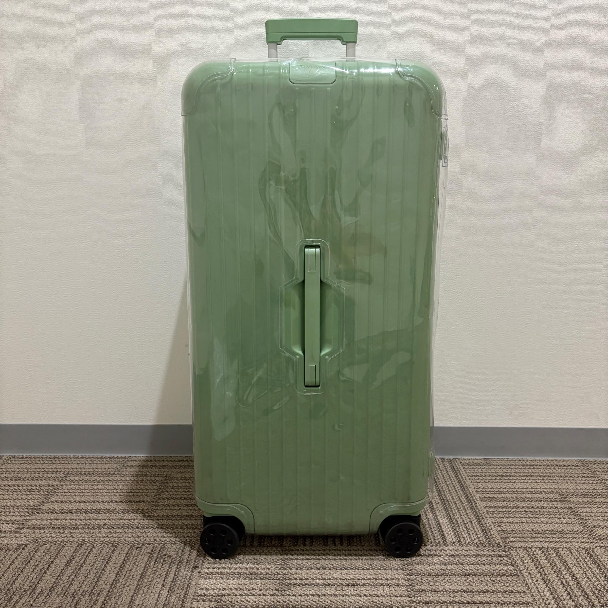 リモワ　エッセンシャル　832.80.94.4　バンブーグリーン　トランクプラス　中古美品　101L