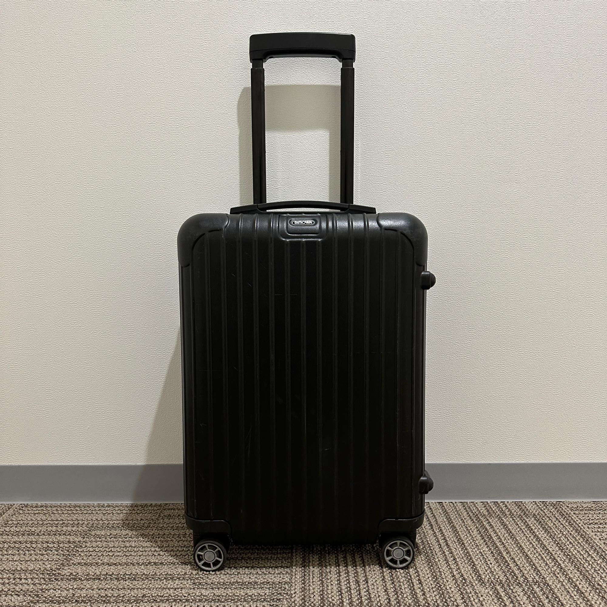 リモワ　サルサ　834.52 　中古商品　35リットル　4輪