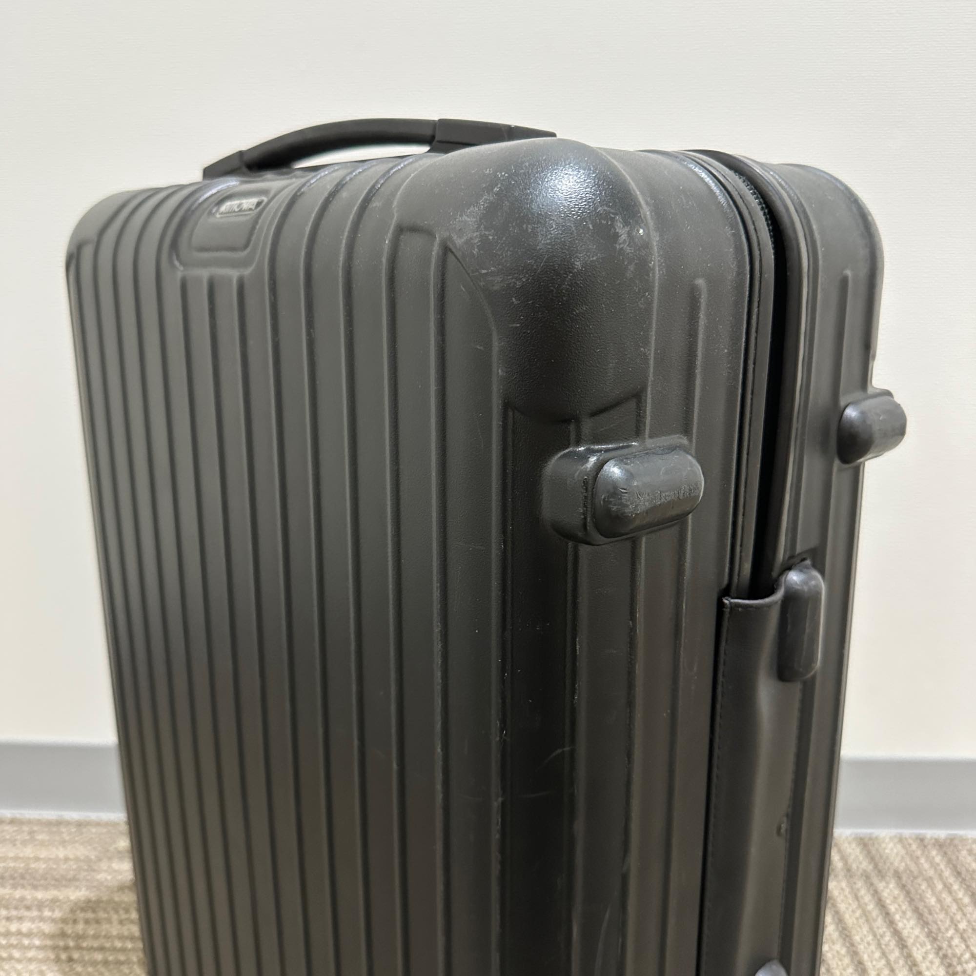 リモワ　サルサ　834.52 　中古商品　35リットル　4輪