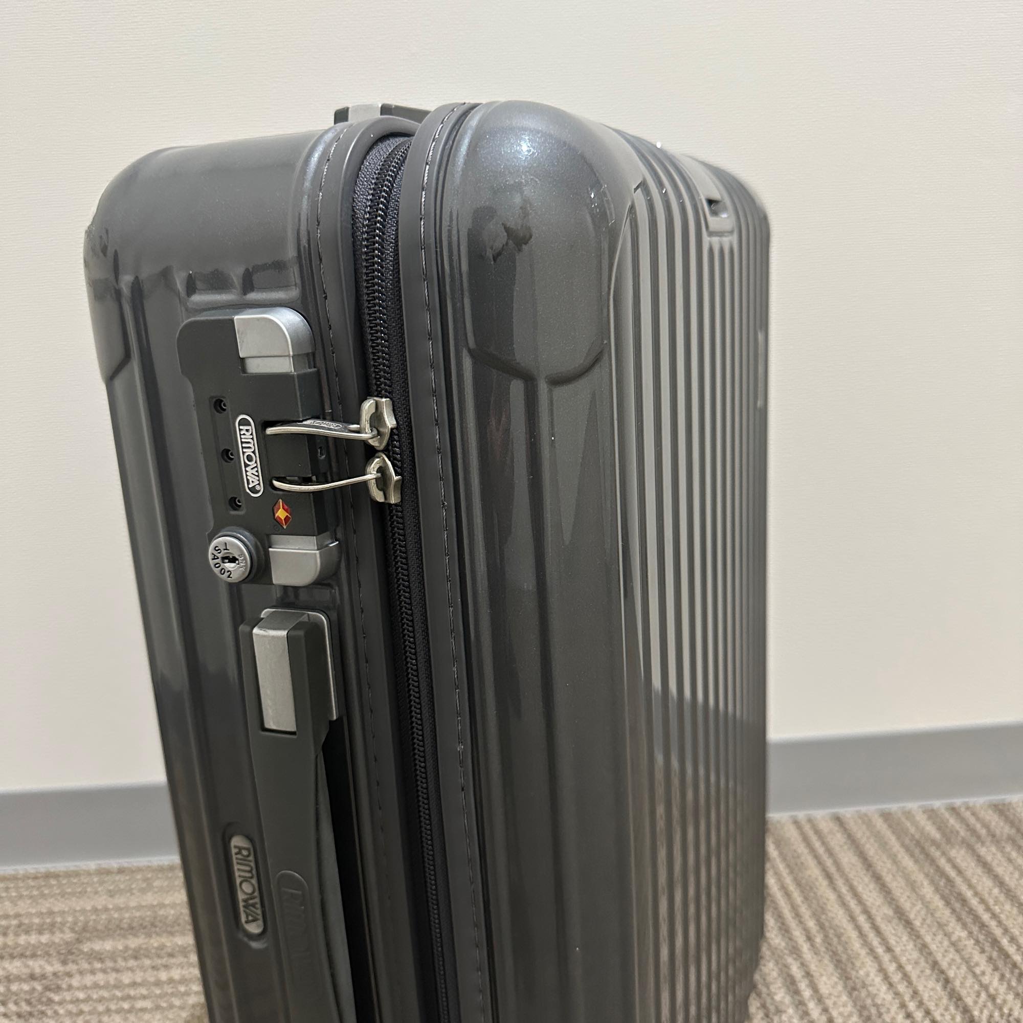 リモワ　サルサデラックス　854.52　33リットル　中古美品　2輪