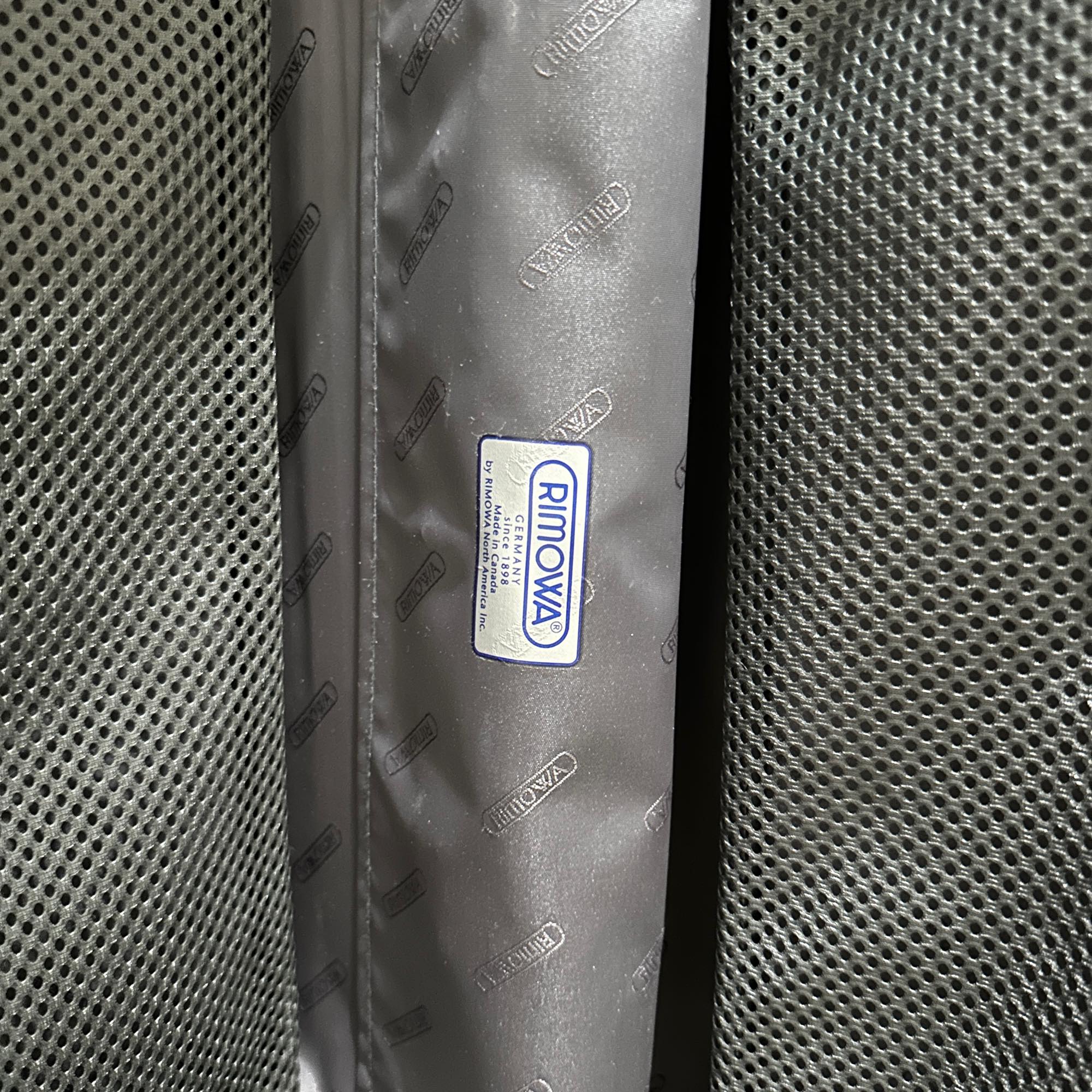 リモワ　サルサデラックス　854.52　33リットル　中古美品　2輪