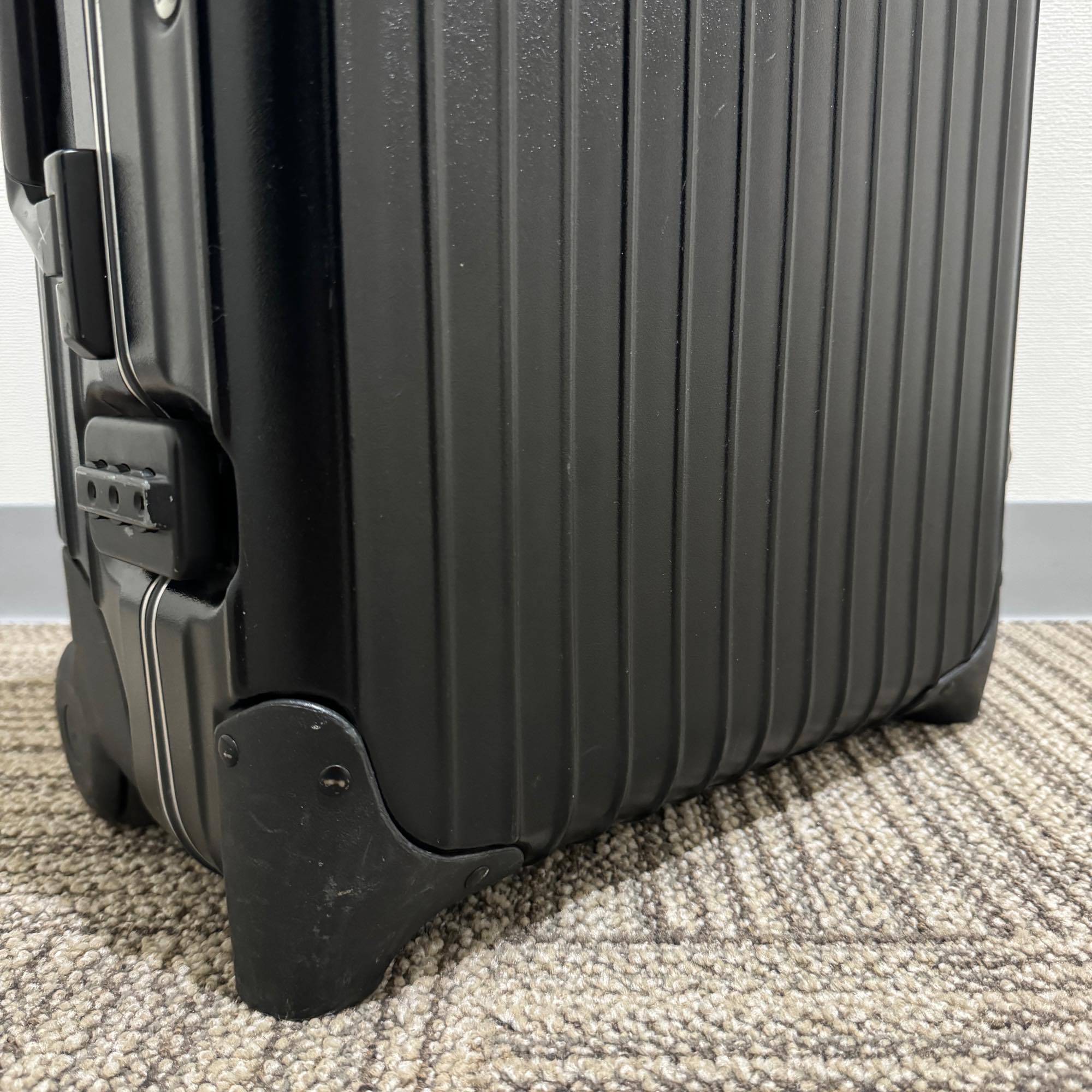 リモワ　サンバ　中古商品　858.52　35リットル　2輪