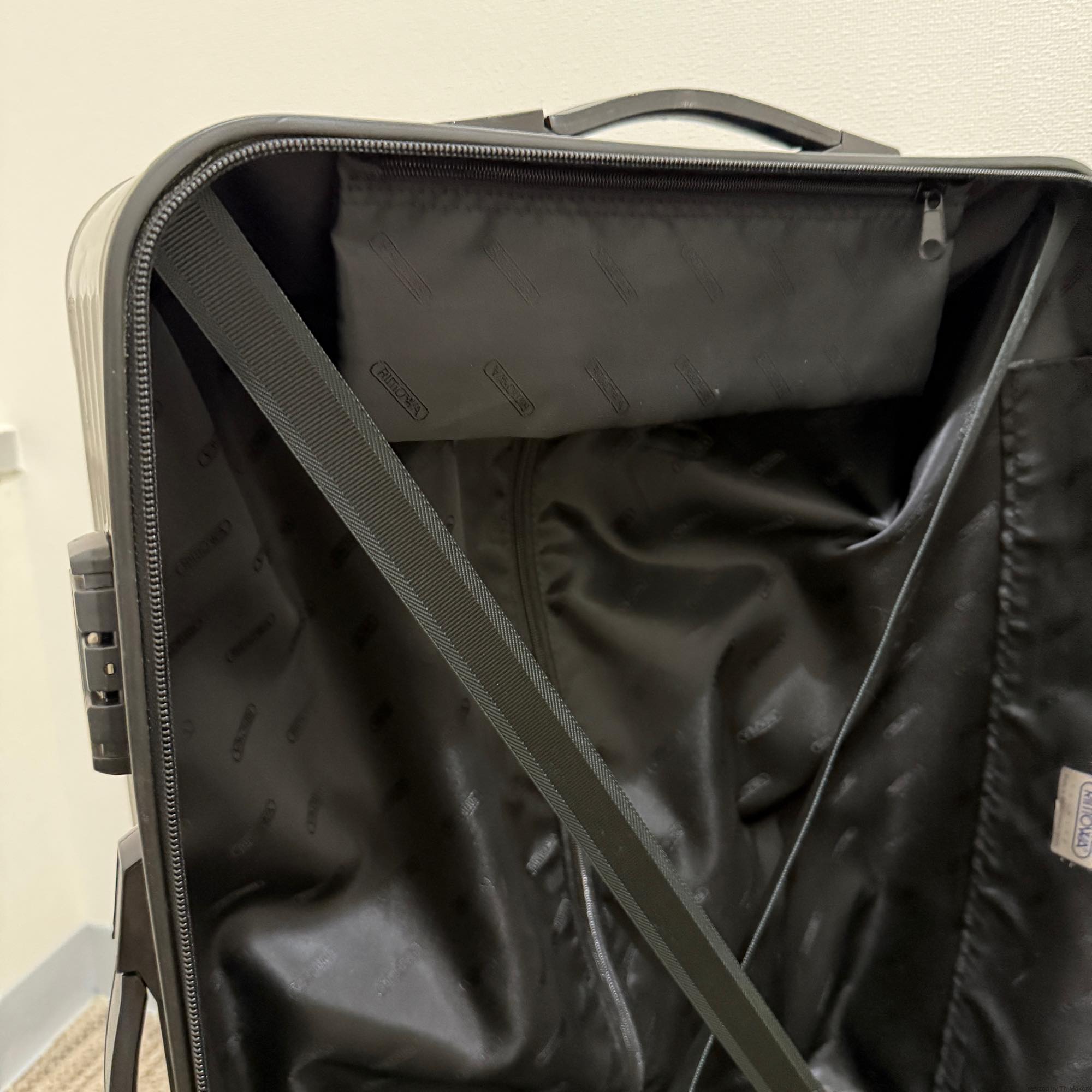 リモワ　サルサ　859.63 　中古美品　63リットル　2輪