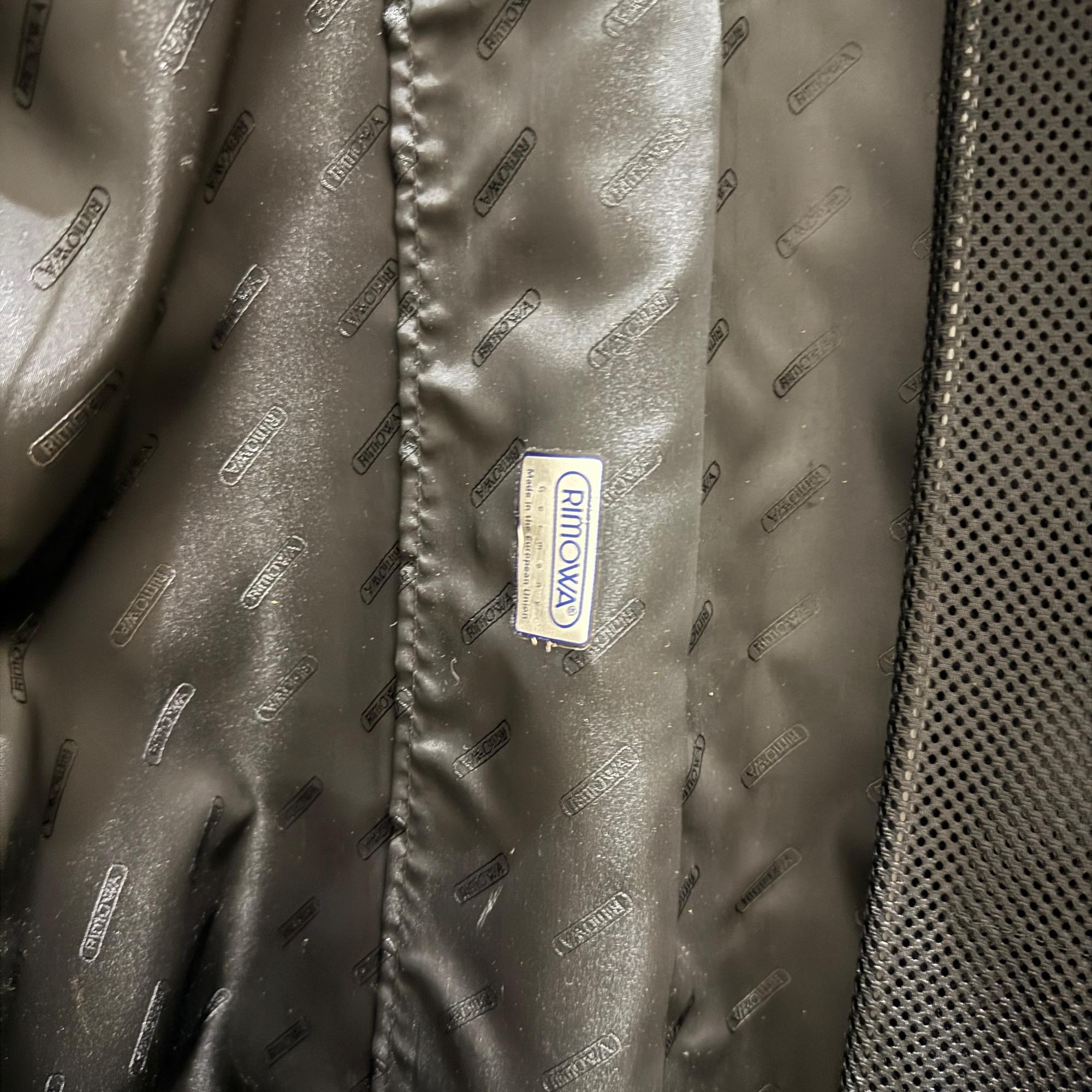 リモワ　サルサ　859.63 　中古美品　63リットル　2輪