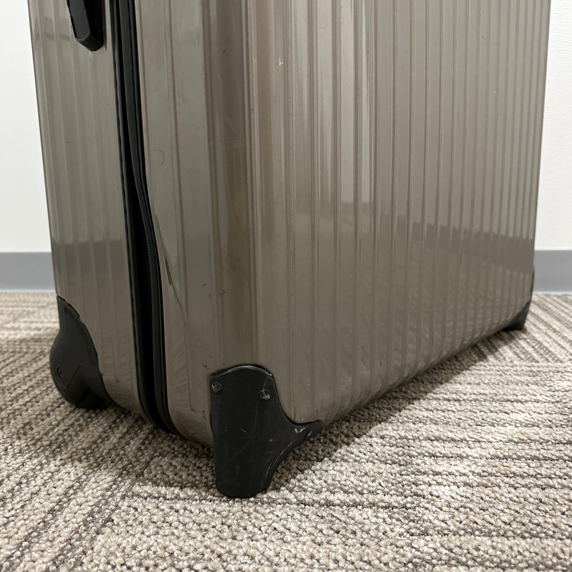 リモワ　サンバ　859.77　107リットル　中古商品　2輪