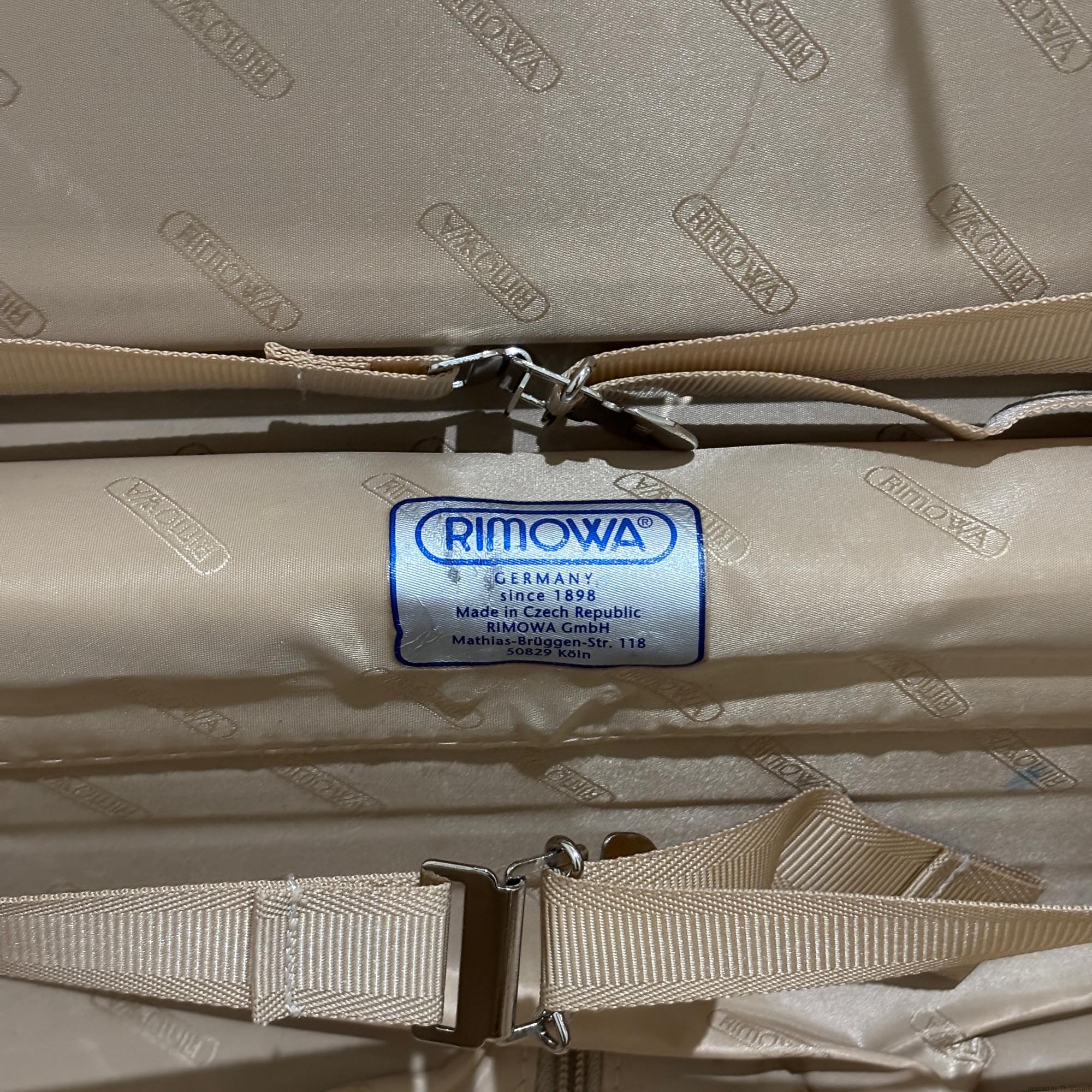 リモワ　エッセンシャルスリーブ (サルサデラックス ハイブリッド)　863.41.21.2　23リットル　中古美品　2輪