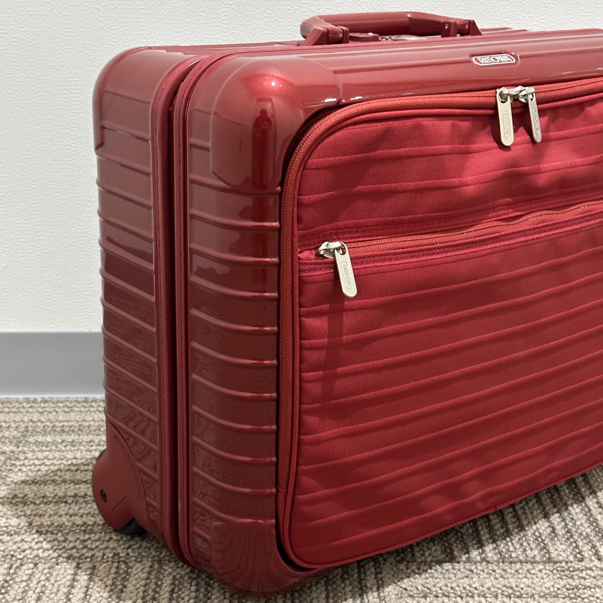 リモワ　サルサデラックス ハイブリッド　U863.50.21.2　中古美品　32リットル　2輪