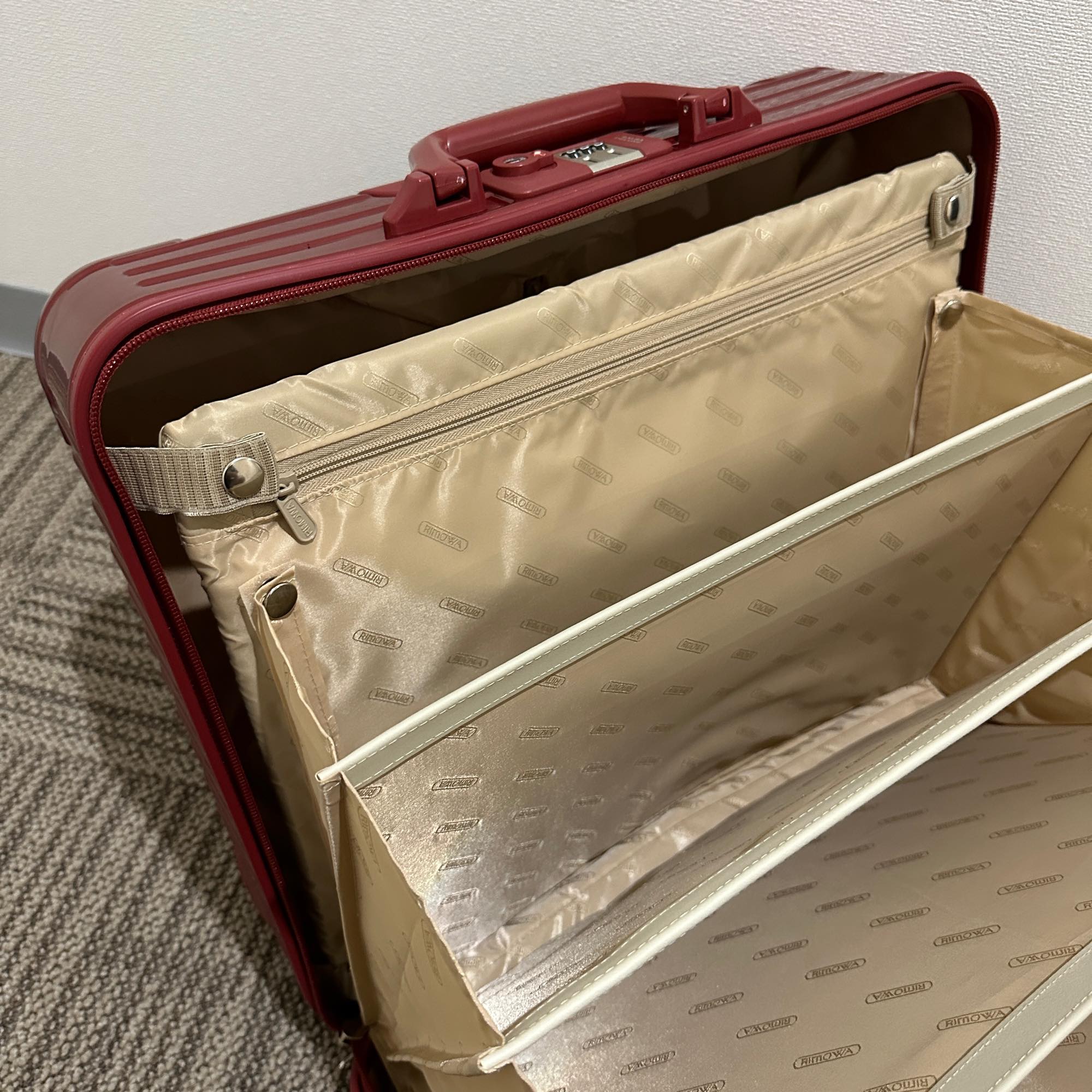 リモワ　サルサデラックス ハイブリッド　U863.50.21.2　中古美品　32リットル　2輪