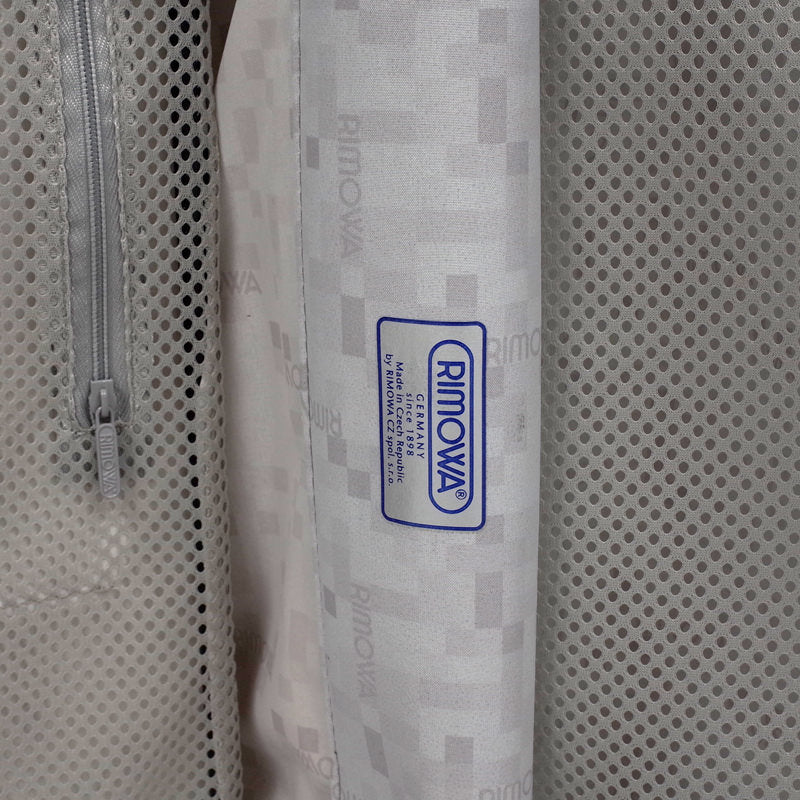 リモワ　サルサ　中古美品　869.63　61リットル　4輪