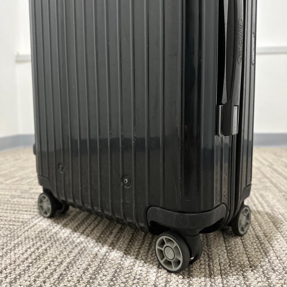 リモワ　サルサデラックス　870.52 　新古品　32リットル　4輪