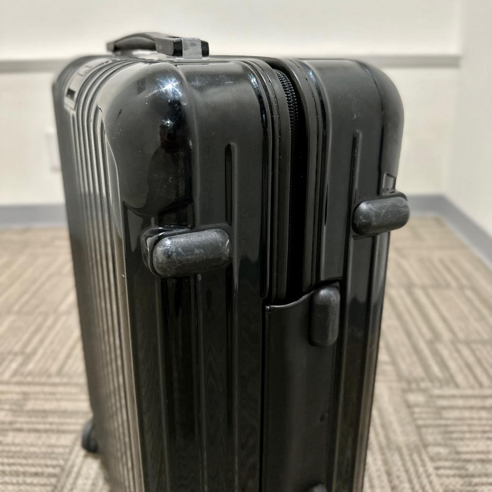 リモワ　サルサデラックス　870.52 　新古品　32リットル　4輪