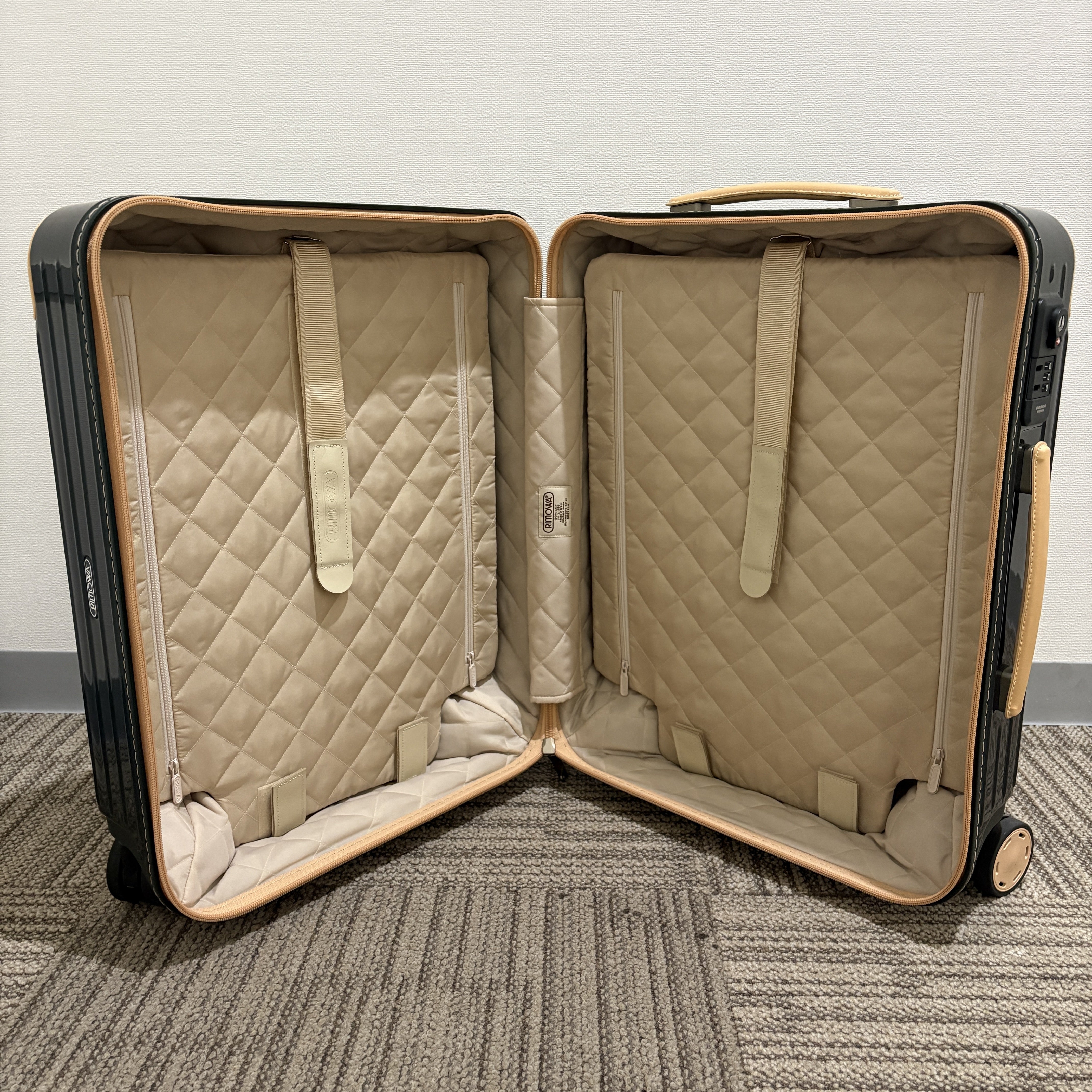 リモワ　ボサノバ　870.56.41.4　42リットル　中古美品　4輪