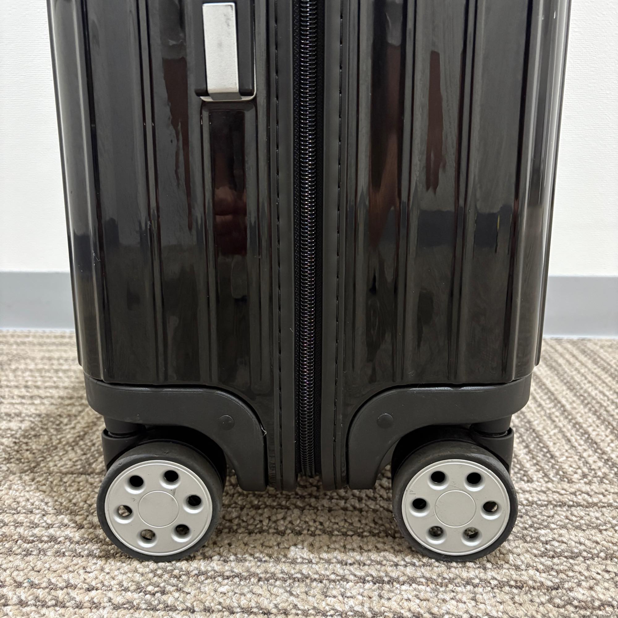 リモワ　サルサデラックス　870.63　中古美品　61リットル　4輪