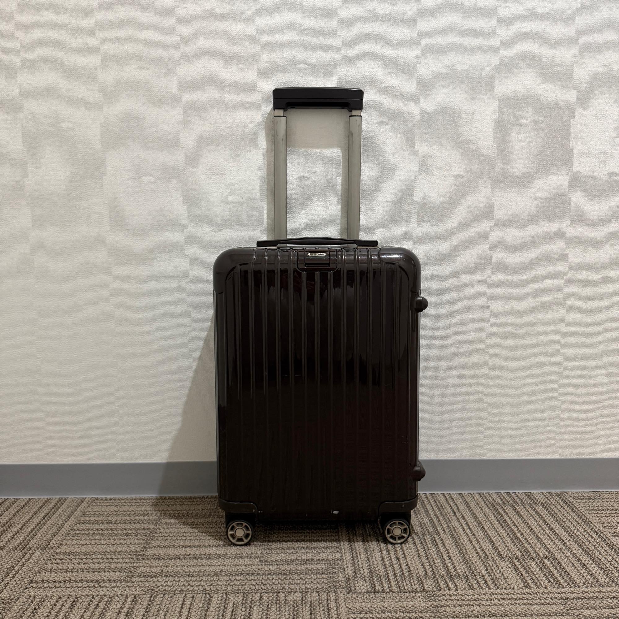 リモワ　サルサデラックス　872.52　33リットル　中古商品　4輪