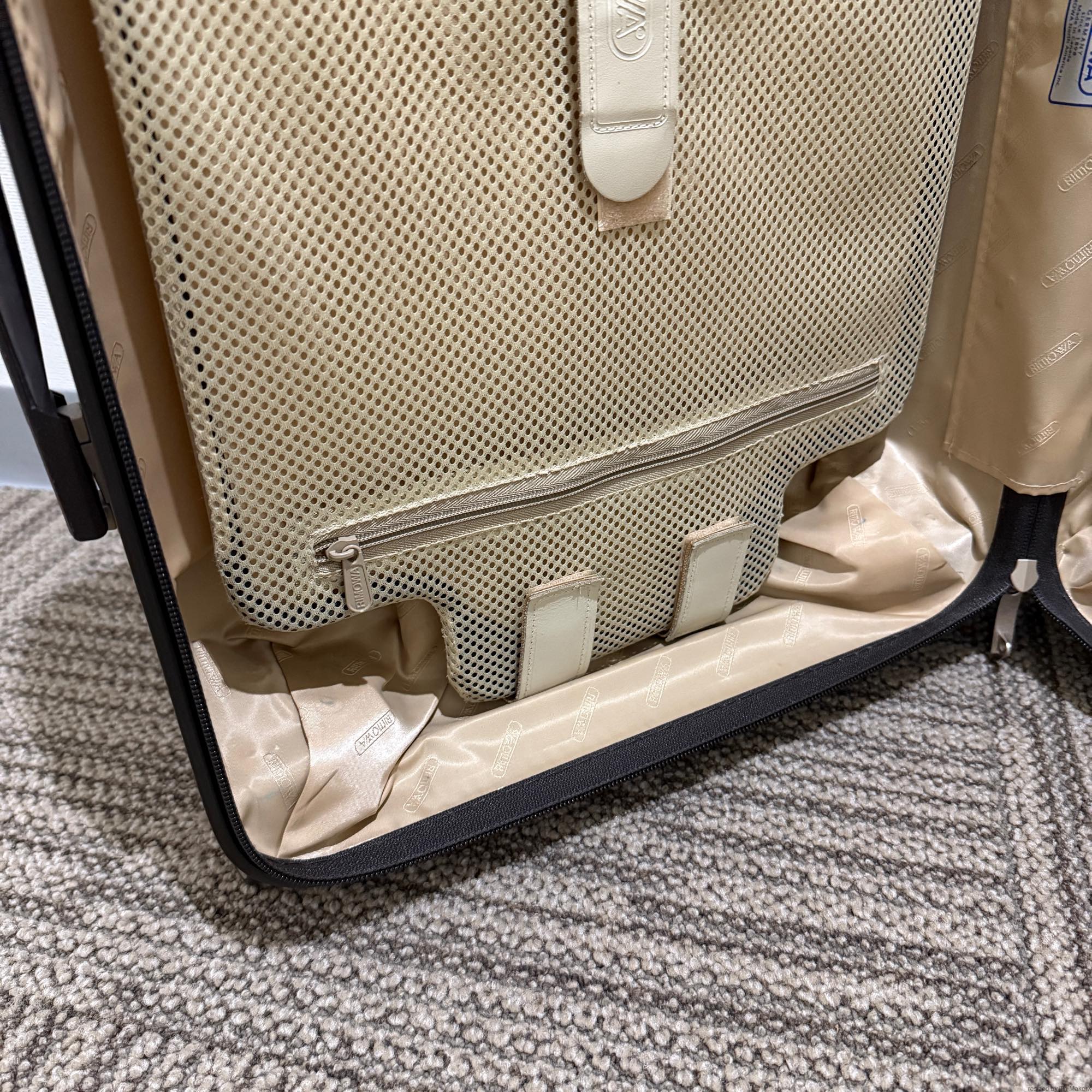 リモワ　サルサデラックス　872.52　33リットル　中古商品　4輪