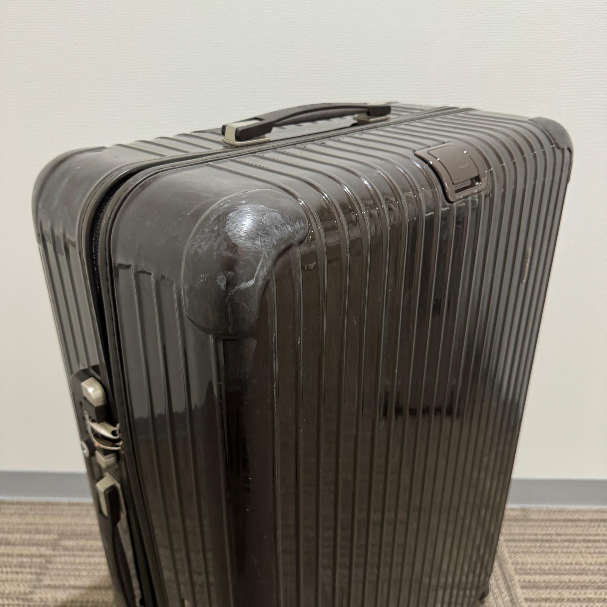 リモワ　サルサデラックス　870.77　中古商品　104リットル　4輪