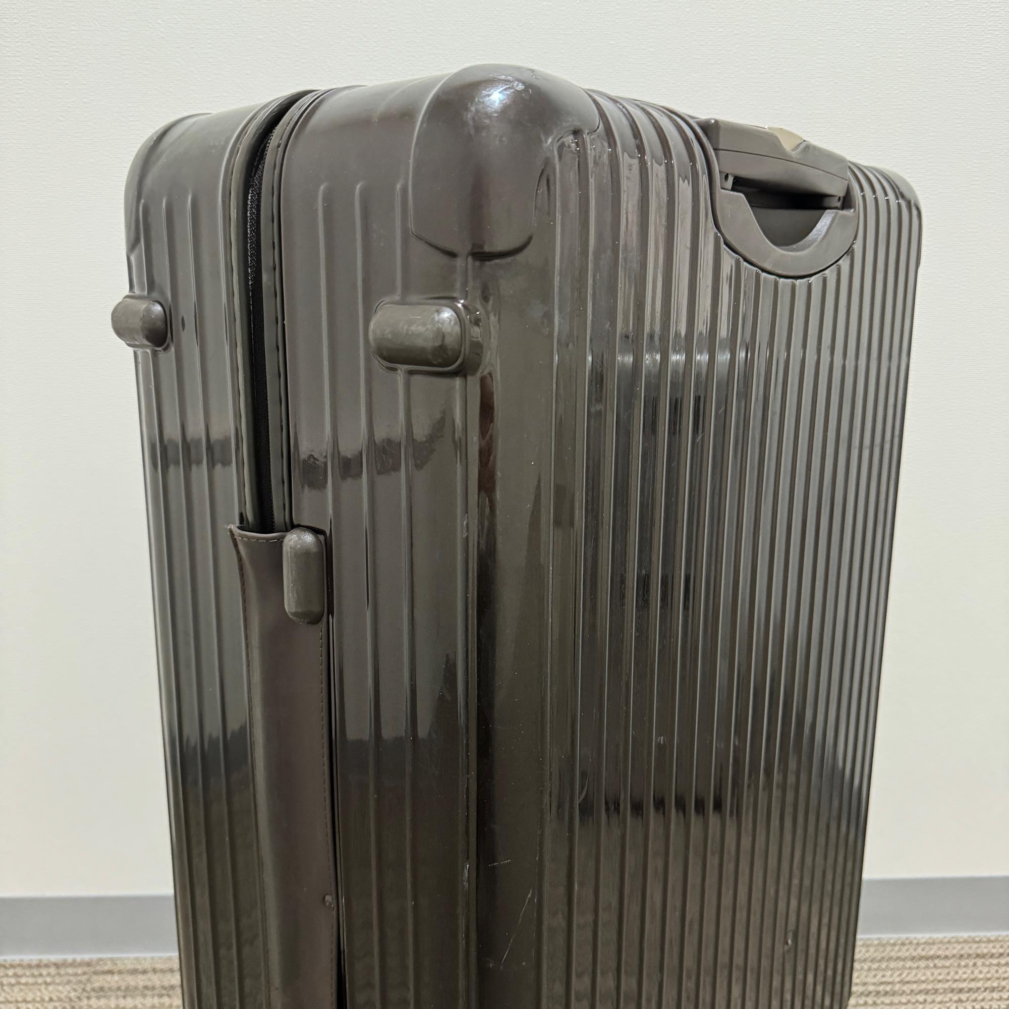 リモワ　サルサデラックス　870.77　中古商品　104リットル　4輪