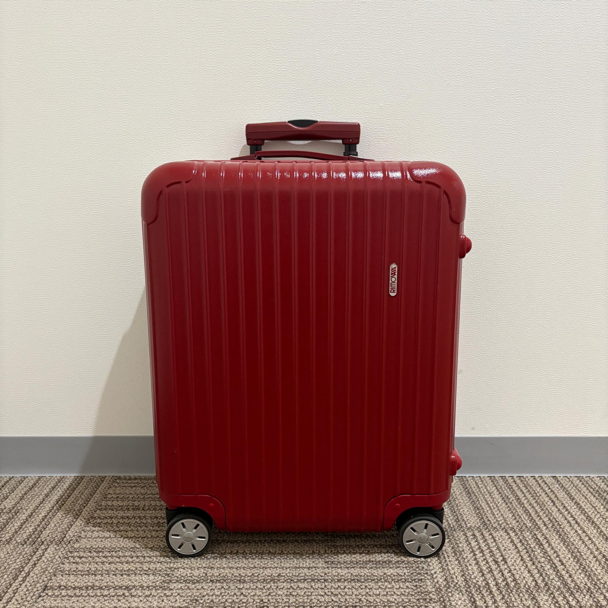 リモワ　サルサ(エッセンシャル)　875.56 　45リットル　中古美品　4輪
