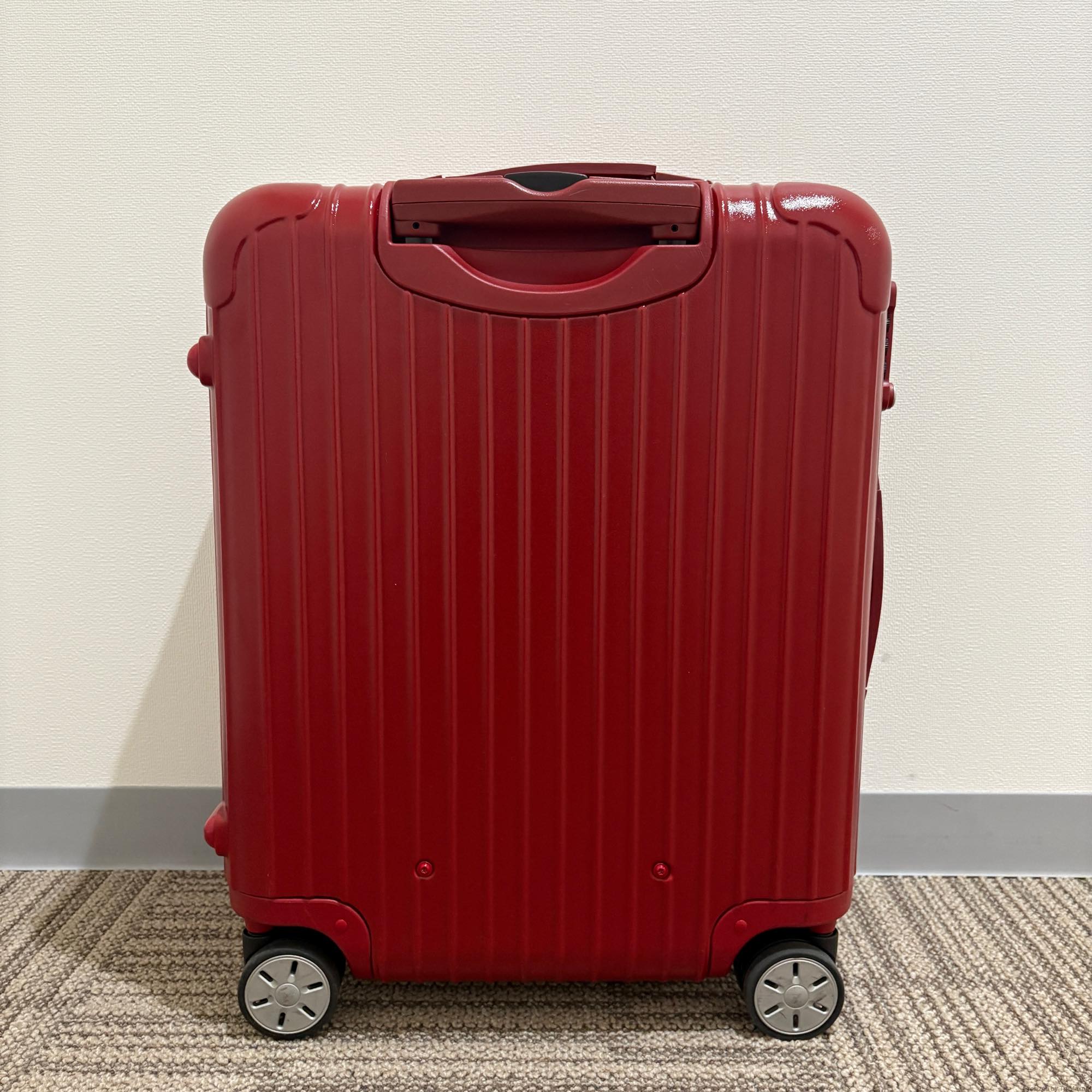 リモワ　サルサ(エッセンシャル)　875.56 　45リットル　中古美品　4輪