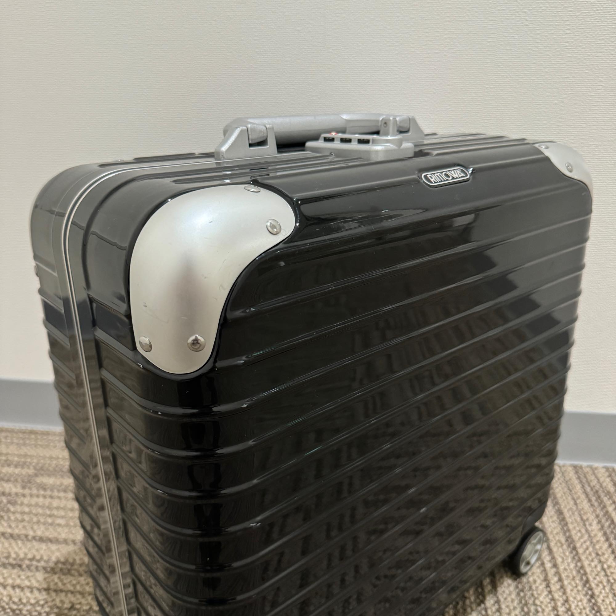 リモワ　リンボ　880.40.50.2　中古美品　24リットル　4輪