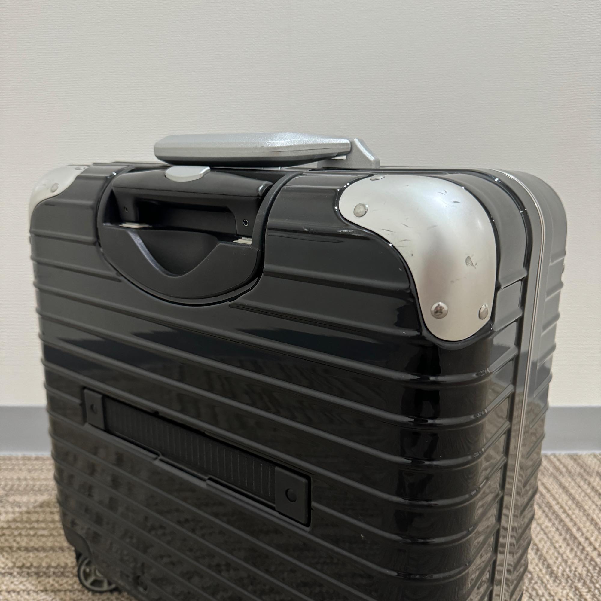 リモワ　リンボ　880.40.50.2　中古美品　24リットル　4輪