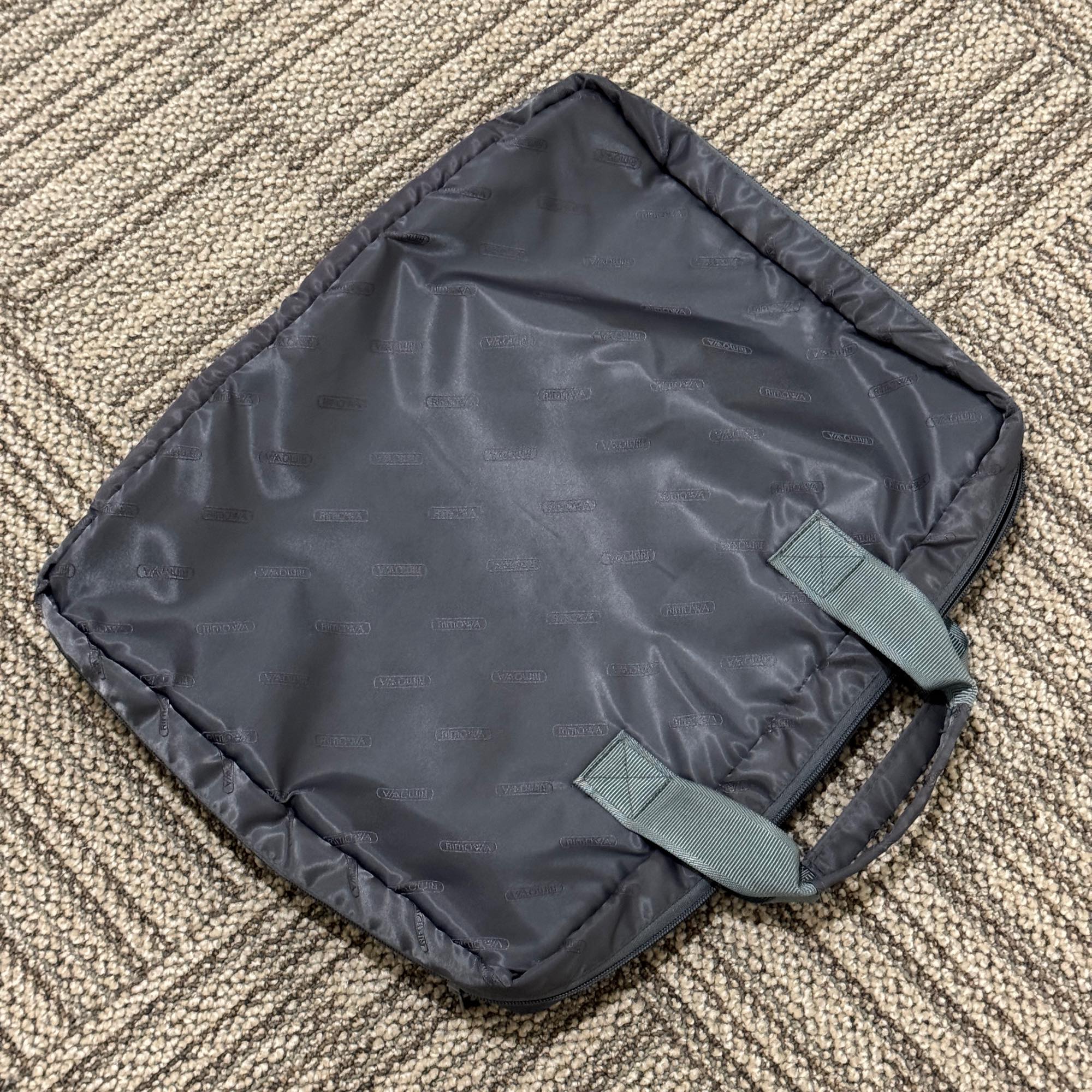 リモワ　リンボ　880.40.50.2　中古美品　24リットル　4輪