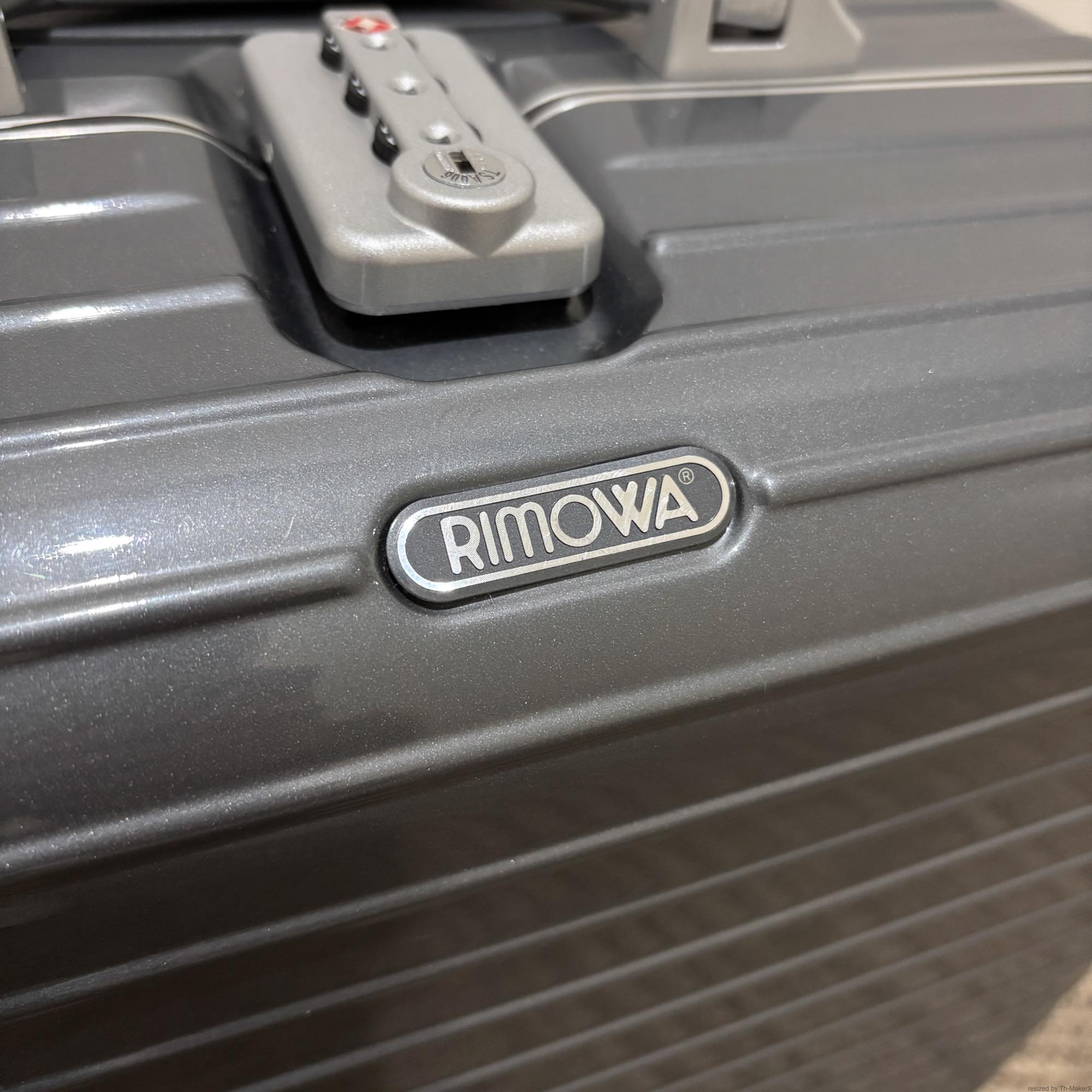 リモワ　ハイブリッド(リンボ)　880.40.54.4　中古美品　24リットル　4輪