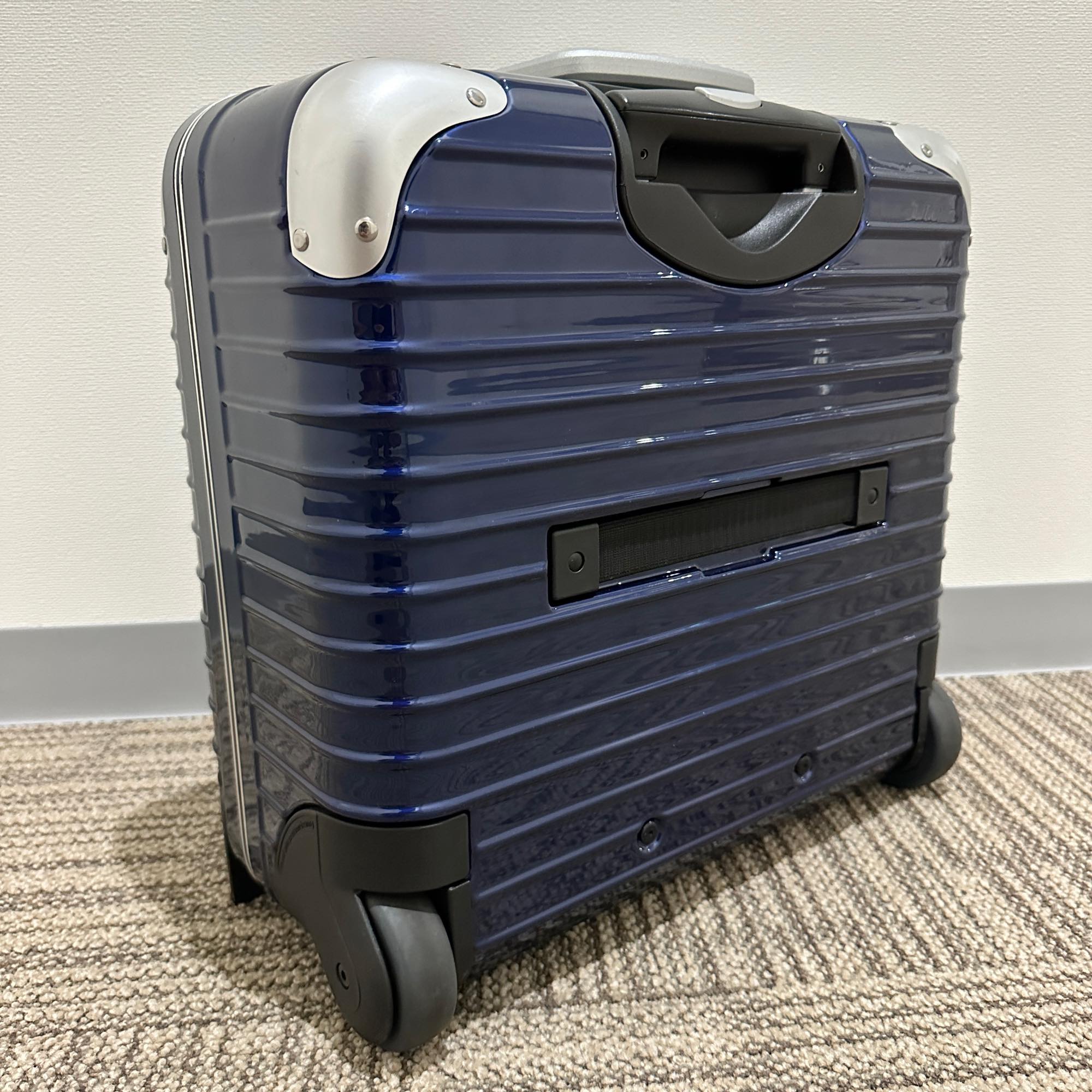 リモワ　リンボ　881.40.21.2　24リットル　中古美品　2輪