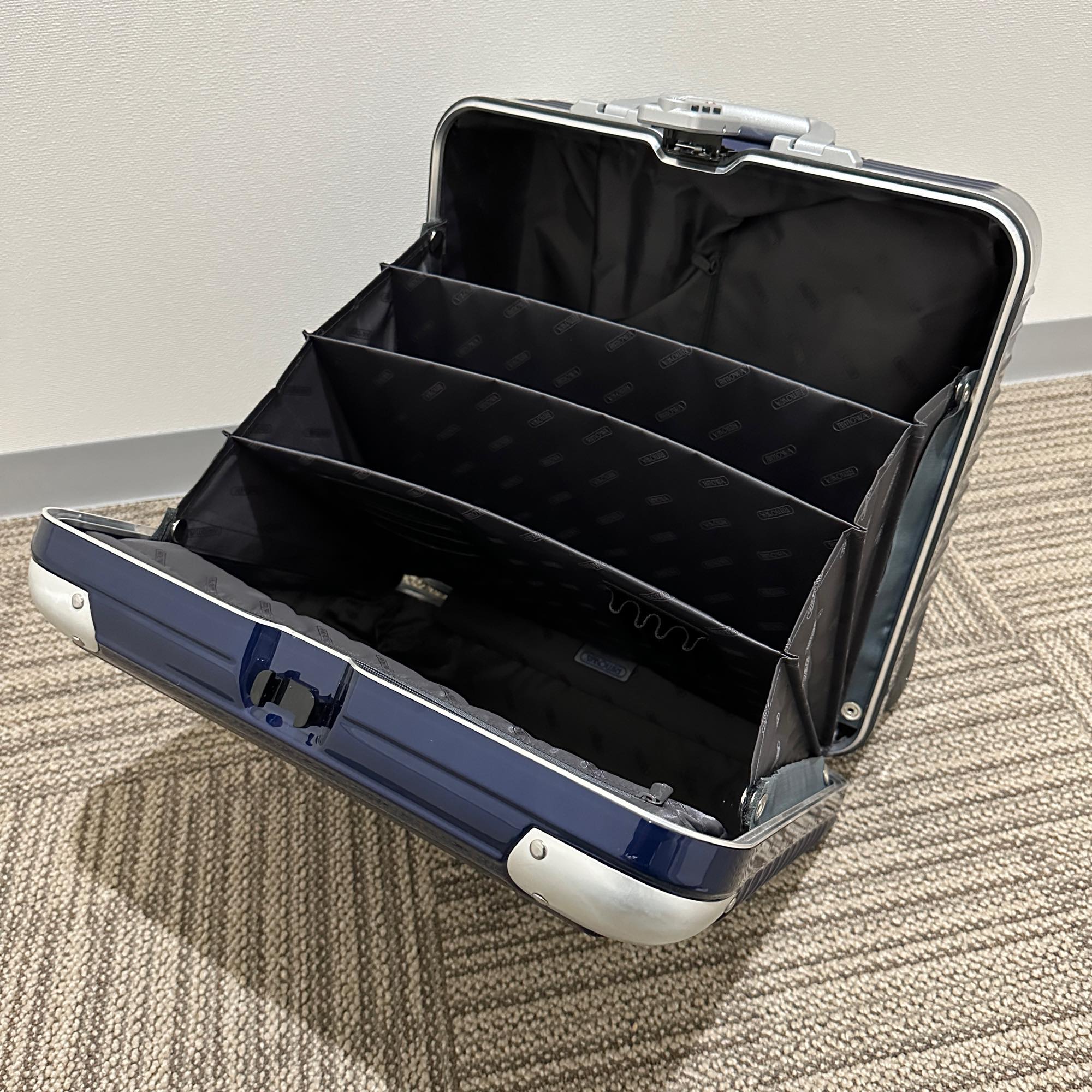 リモワ　リンボ　881.40.21.2　24リットル　中古美品　2輪