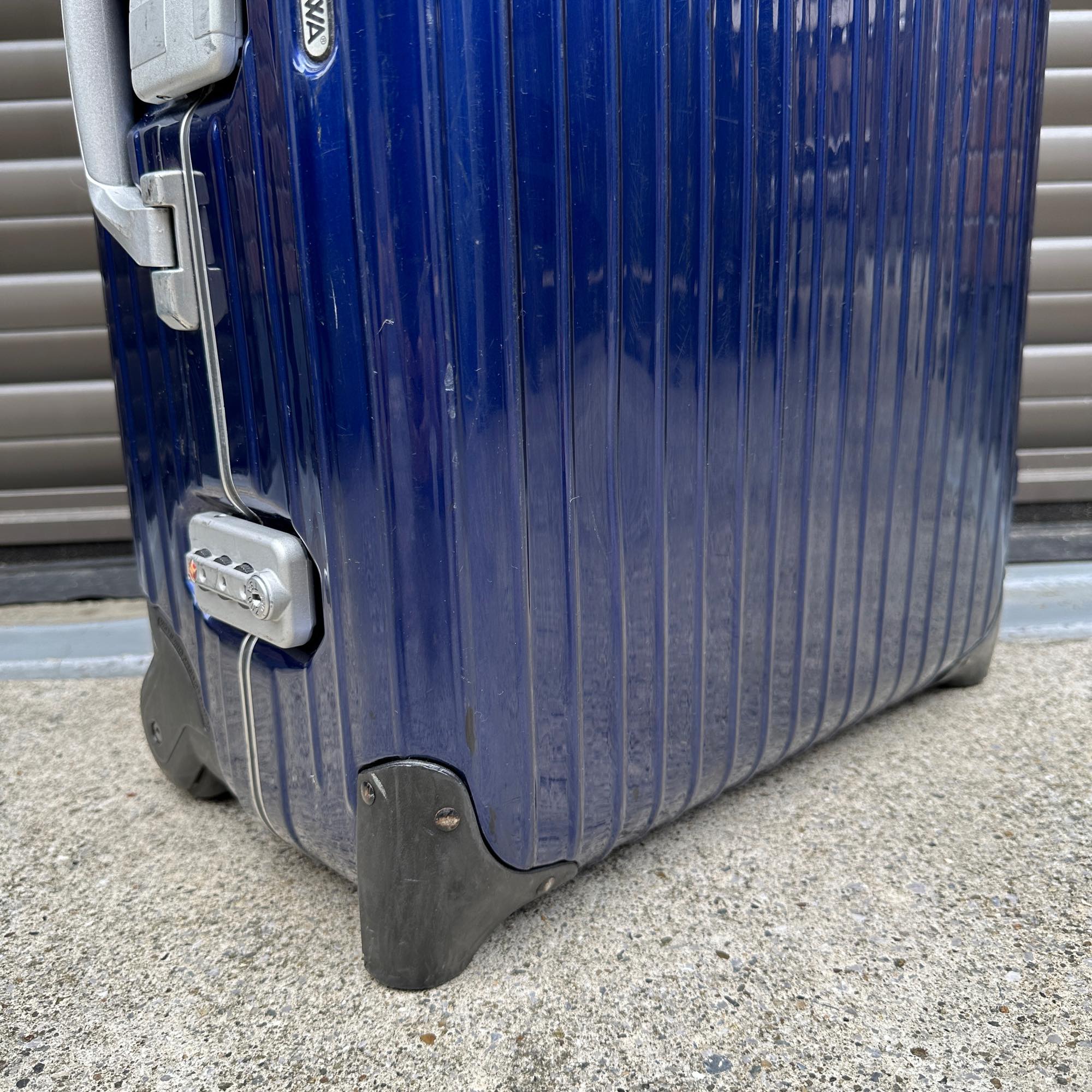 リモワ　リンボ　U881.63　60リットル　中古商品　2輪
