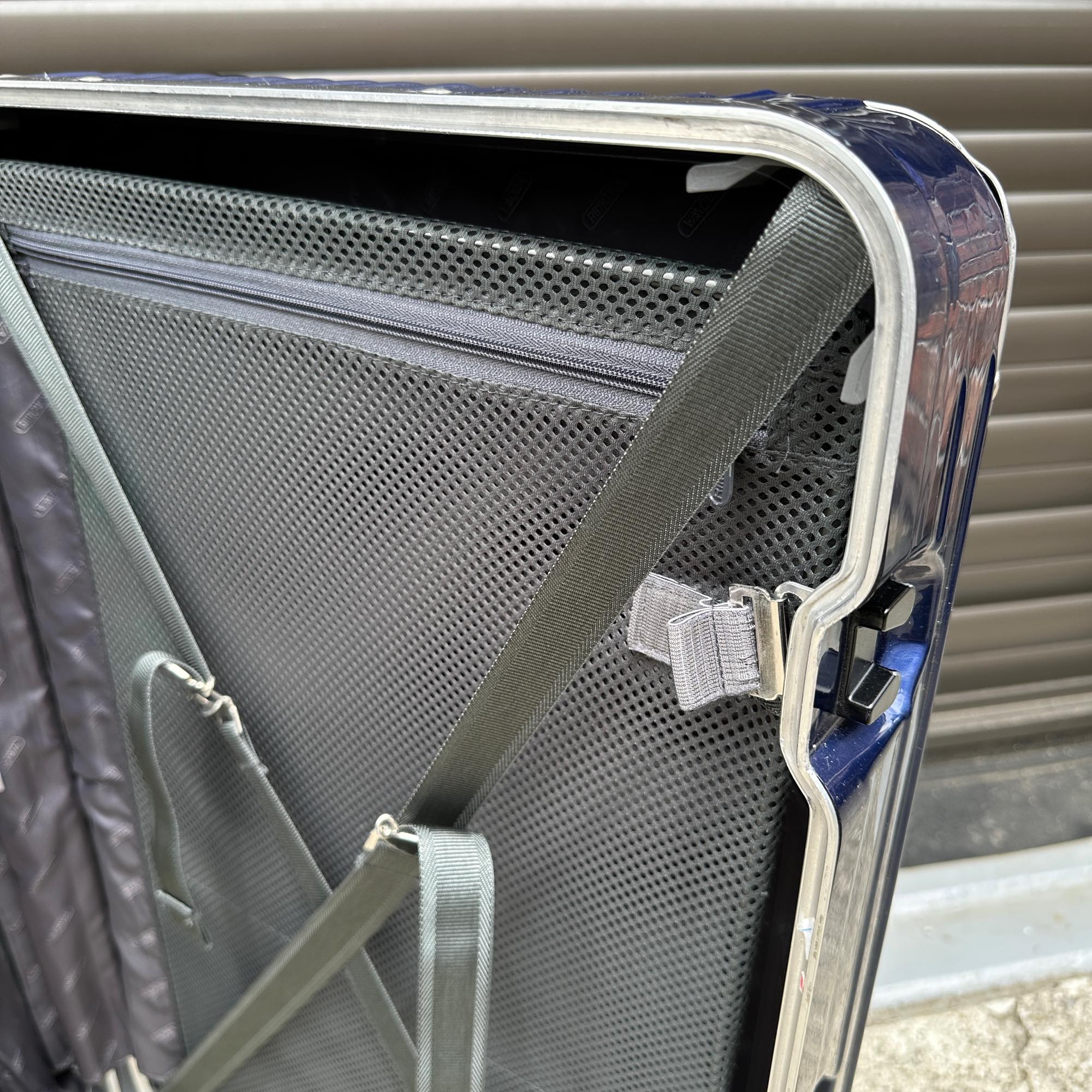 リモワ　リンボ　U881.63　60リットル　中古商品　2輪