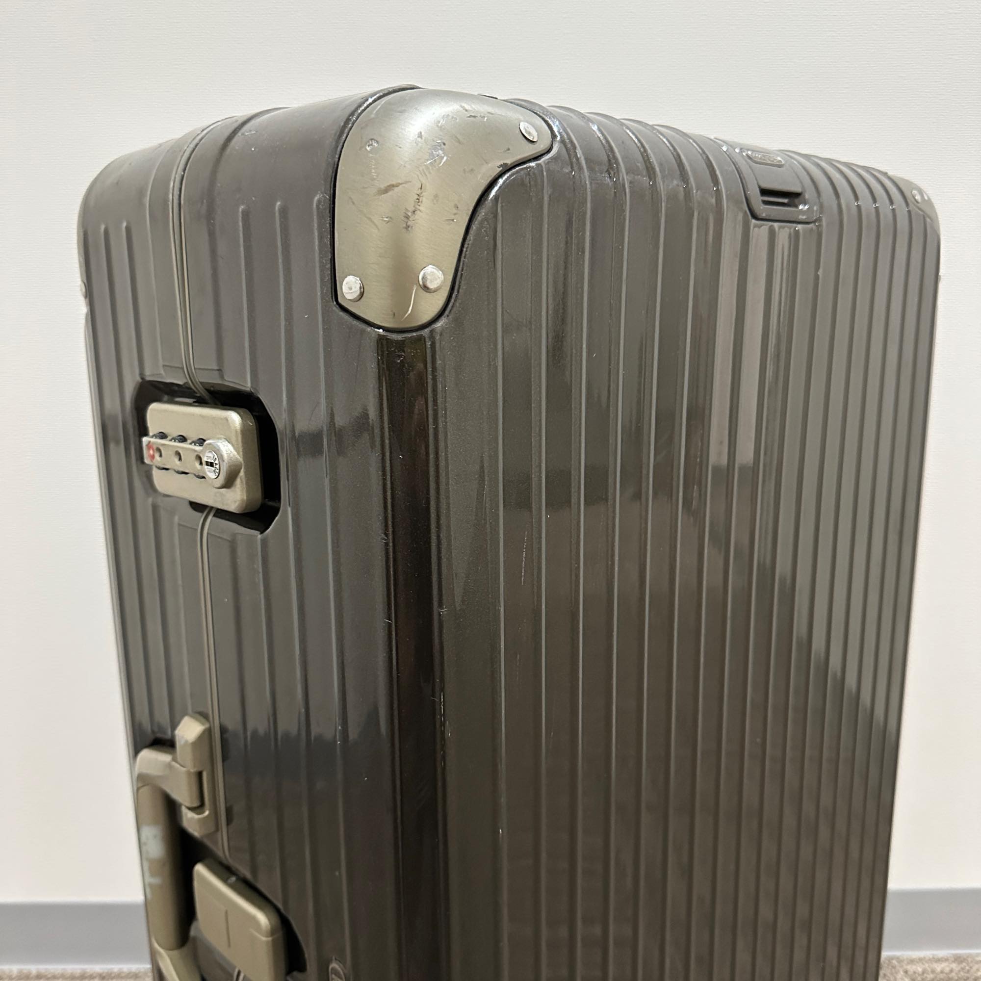 リモワ　リンボ　881.70.33.4　73リットル　中古商品　4輪