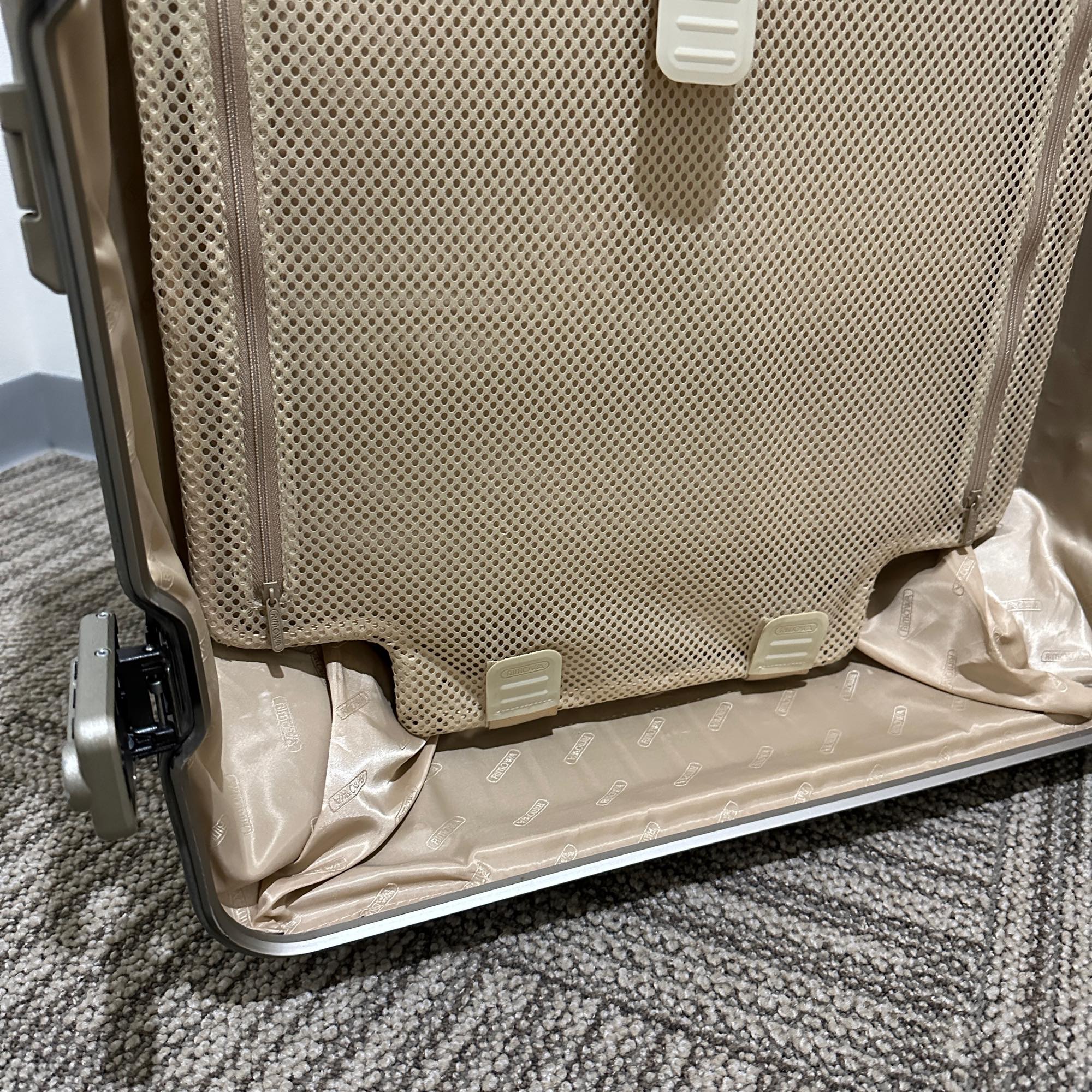 リモワ　リンボ　881.70.33.4　73リットル　中古商品　4輪