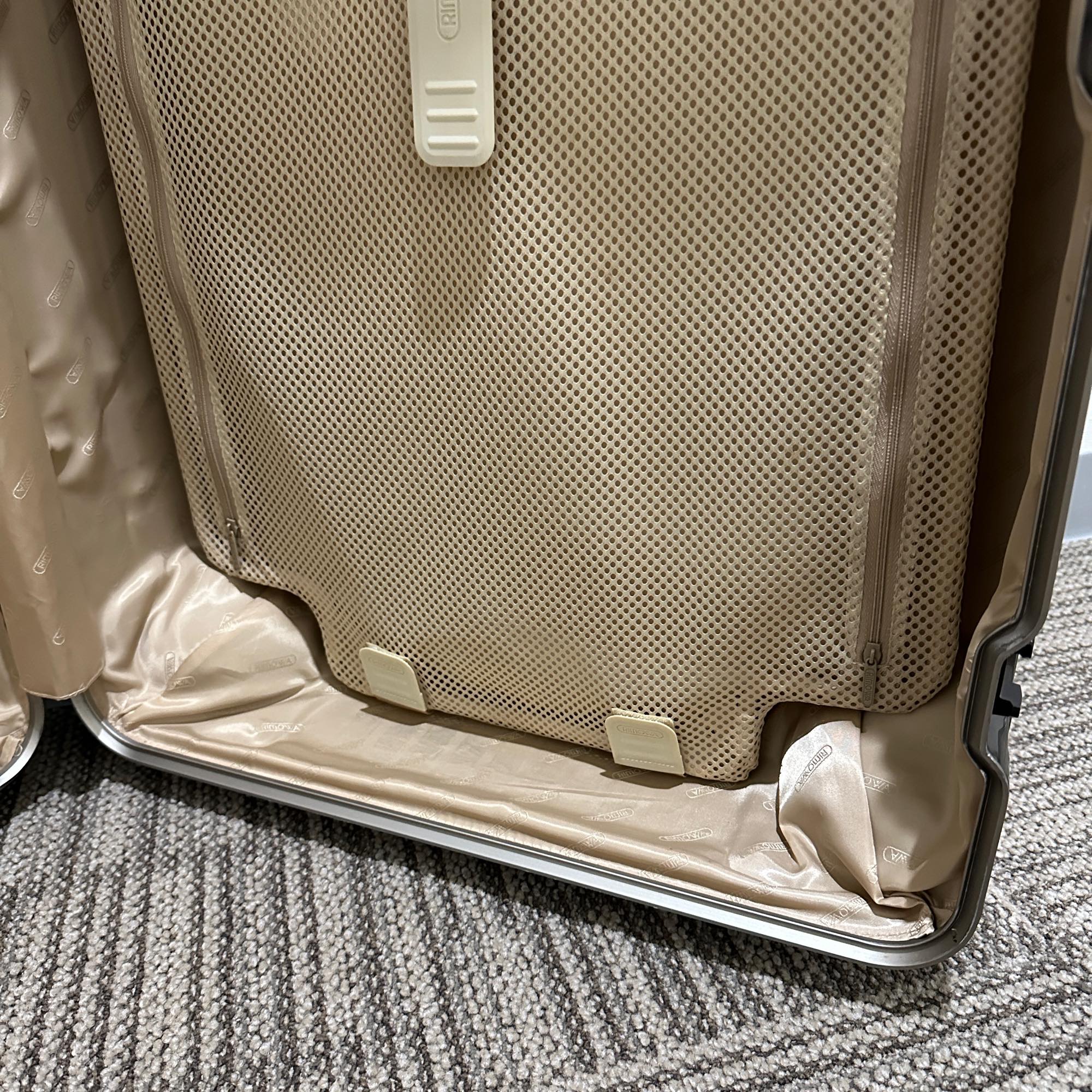 リモワ　リンボ　881.70.33.4　73リットル　中古商品　4輪