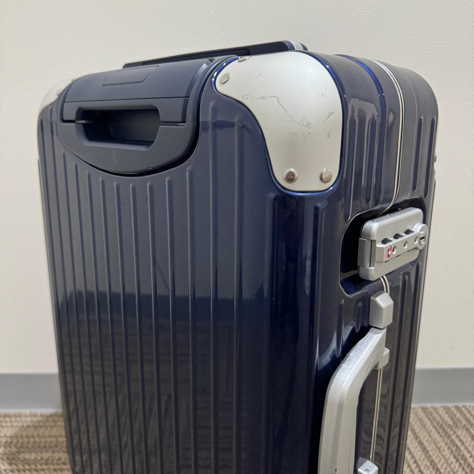 リモワ　ハイブリッド　883.52  キャビンS　グロスブルー　中古美品　32L