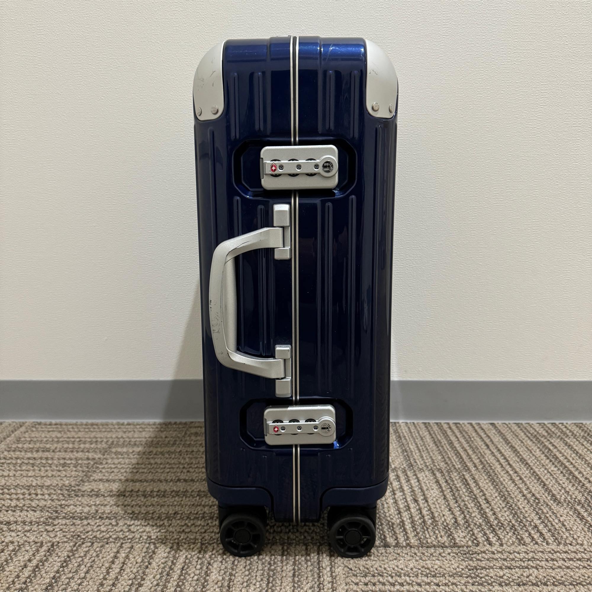 リモワ　ハイブリッド　883.52  キャビンS　グロスブルー　中古美品　32L