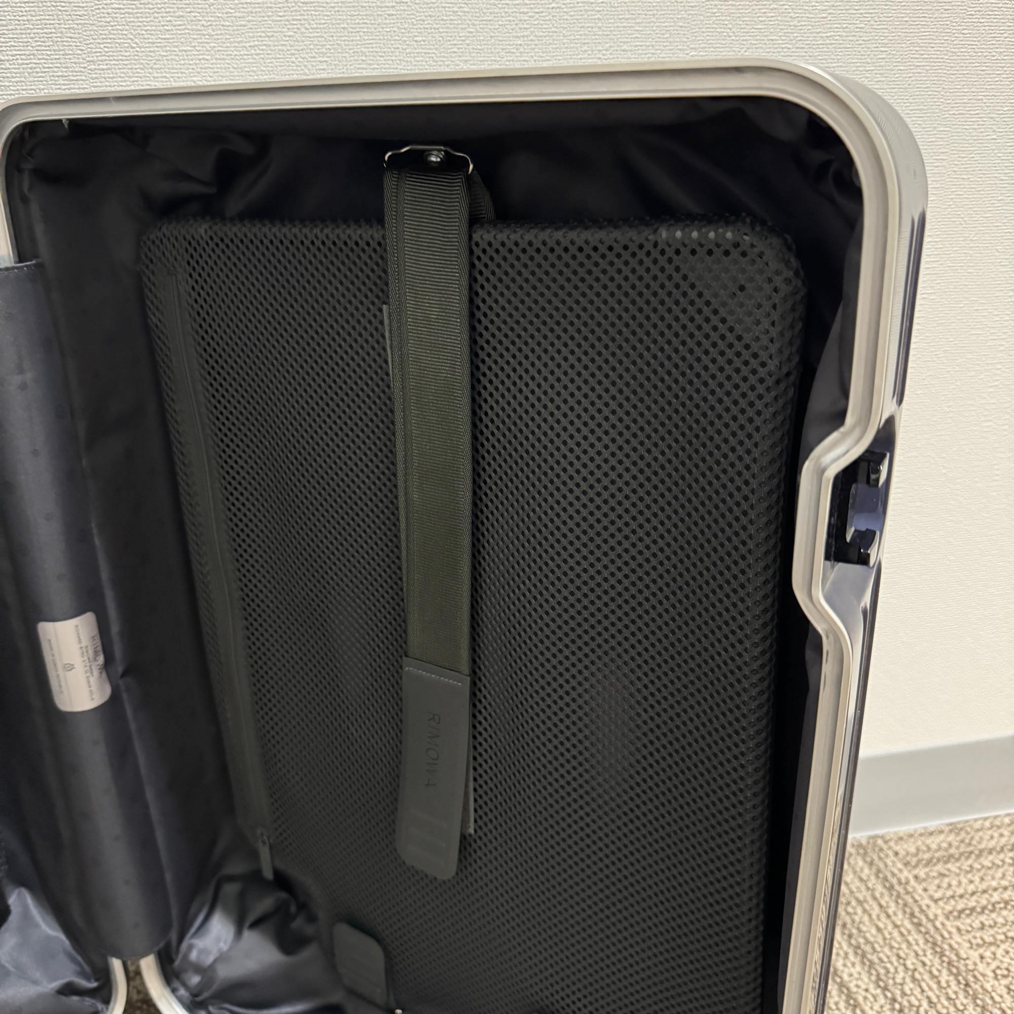リモワ　ハイブリッド　883.52  キャビンS　グロスブルー　中古美品　32L