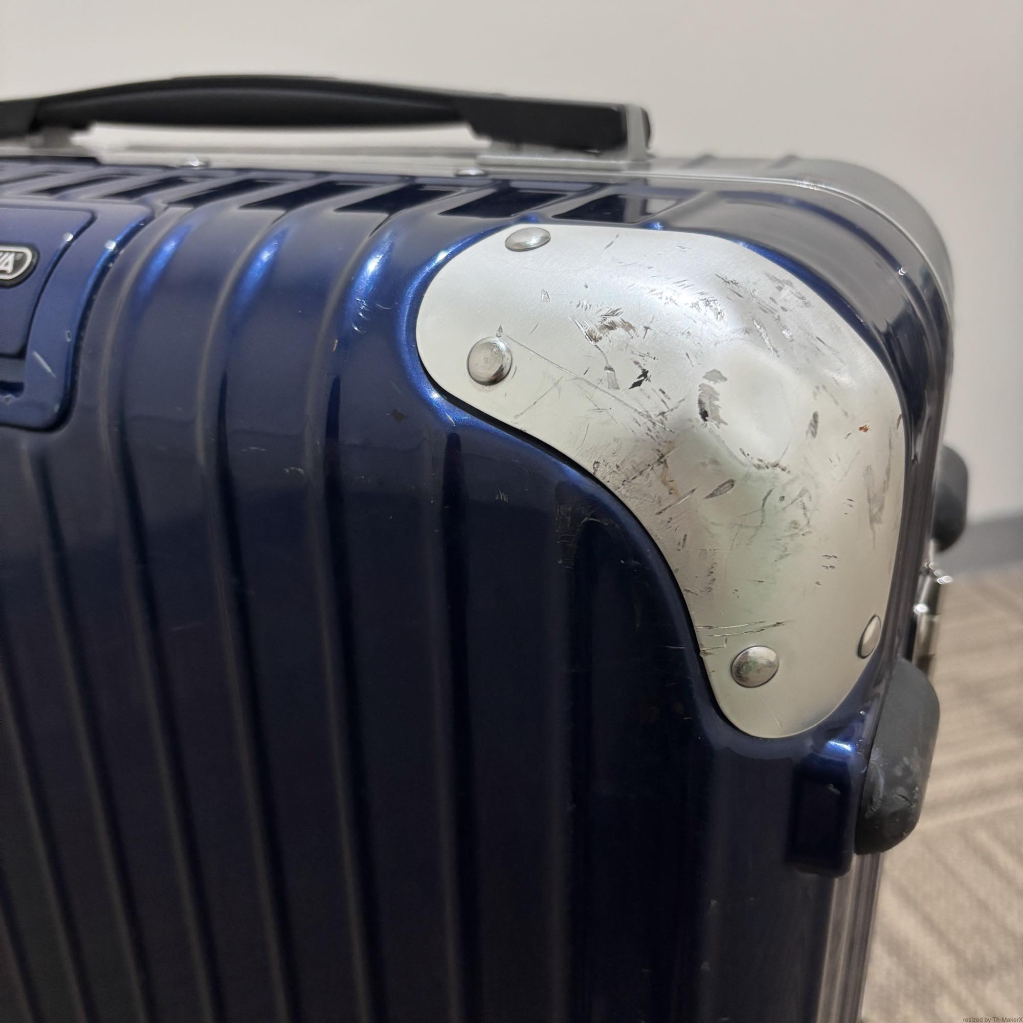 リモワ　ハイブリッド(リンボ)　891.52　中古商品　35リットル　4輪
