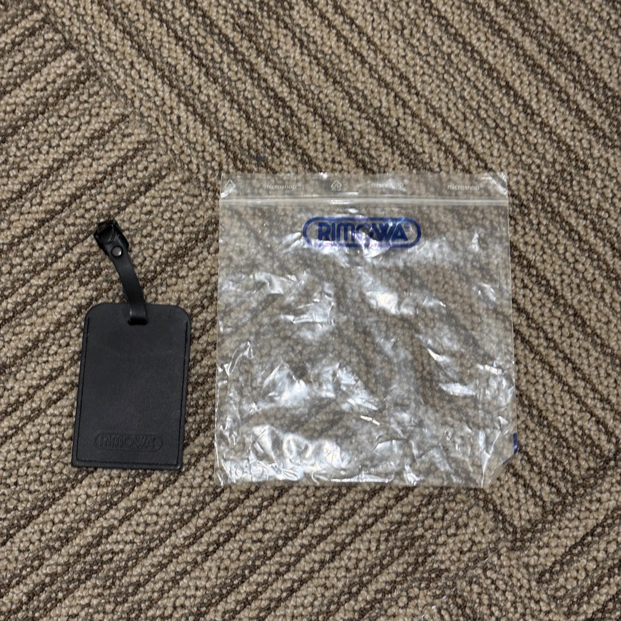 リモワ　ハイブリッド(リンボ)　891.52　中古商品　35リットル　4輪