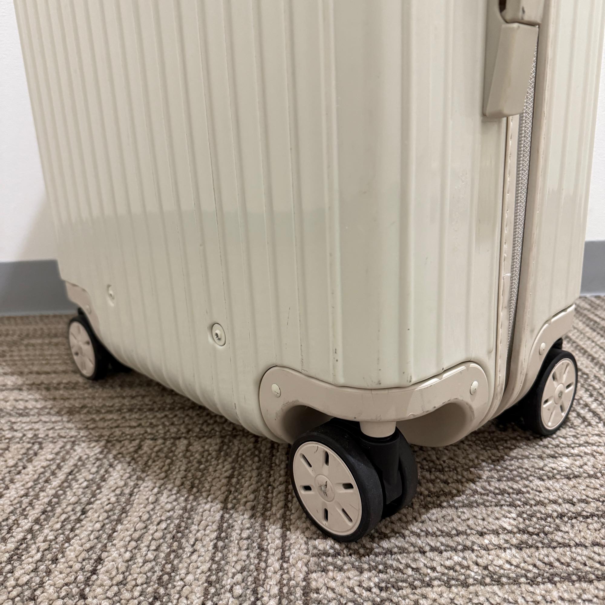 リモワ　ユナイテッドアローズ限定　サルサ　895.45　中古美品　64リットル　4輪