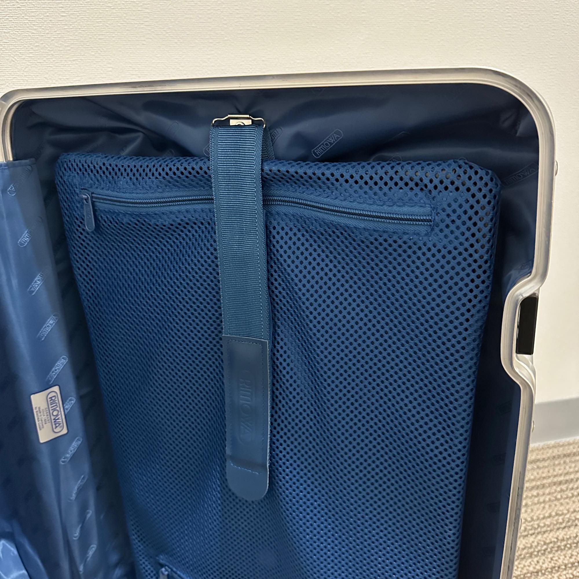 リモワ　トパーズ　929.52-9　中古商品　32リットル　2輪
